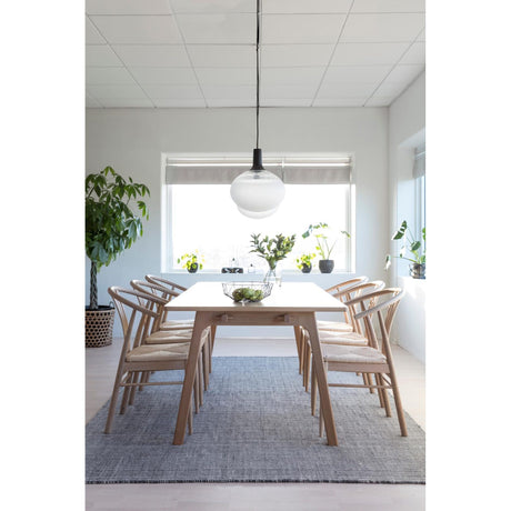 Erica Matstol med Armstöd Vitpigmenterad Ek