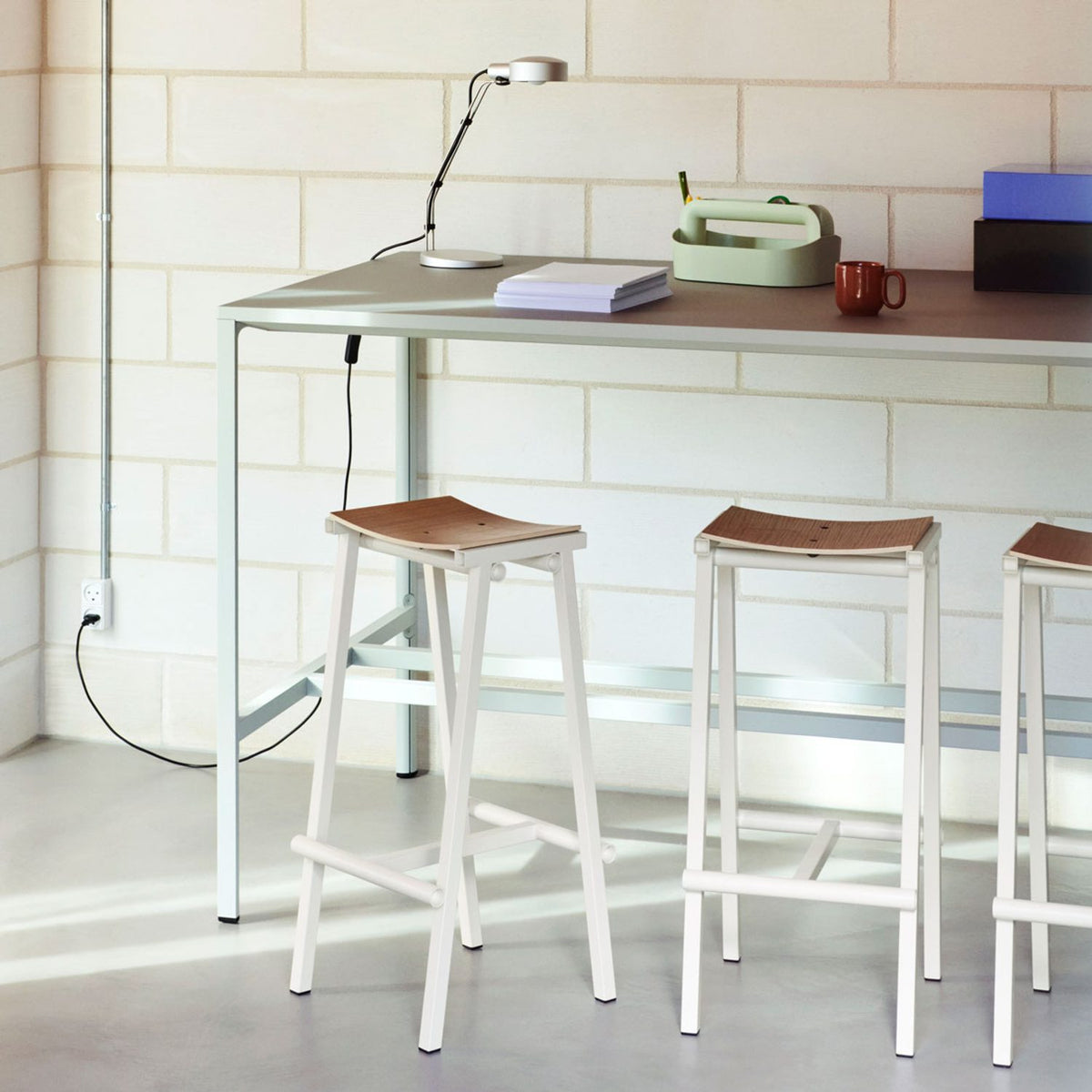 Taburete 8 75 cm Barpall ekfaner med vattenbaserad lack, Signal red – pulverlackerat stål