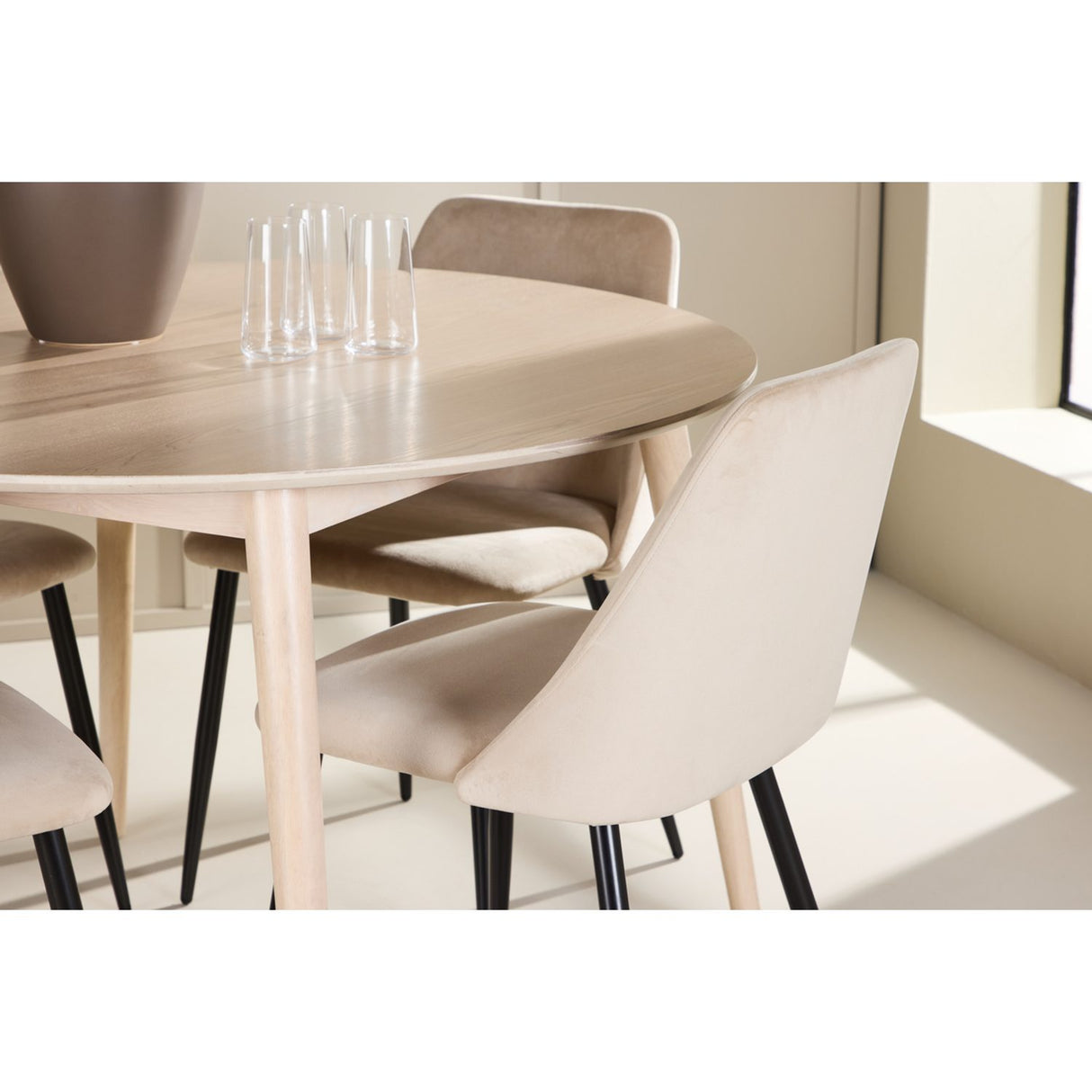 Flora, Night Runt matgrupp Beige, Svart, Vitlasyr, ⌀120