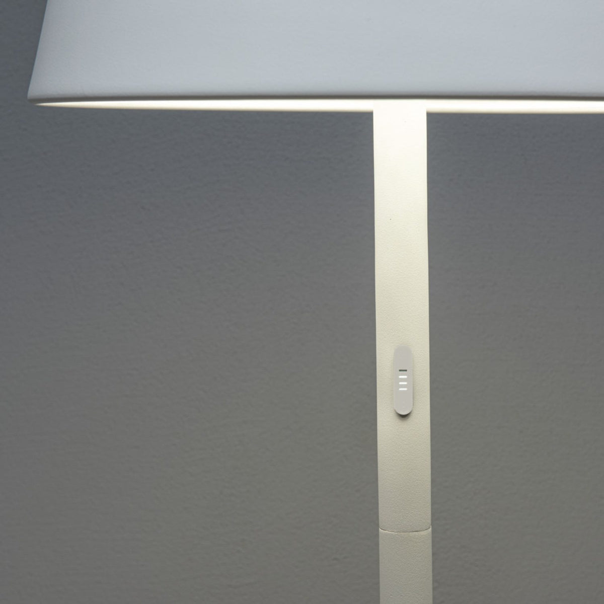 Pomezia USB Golvlampa Ute/Inne Vit
