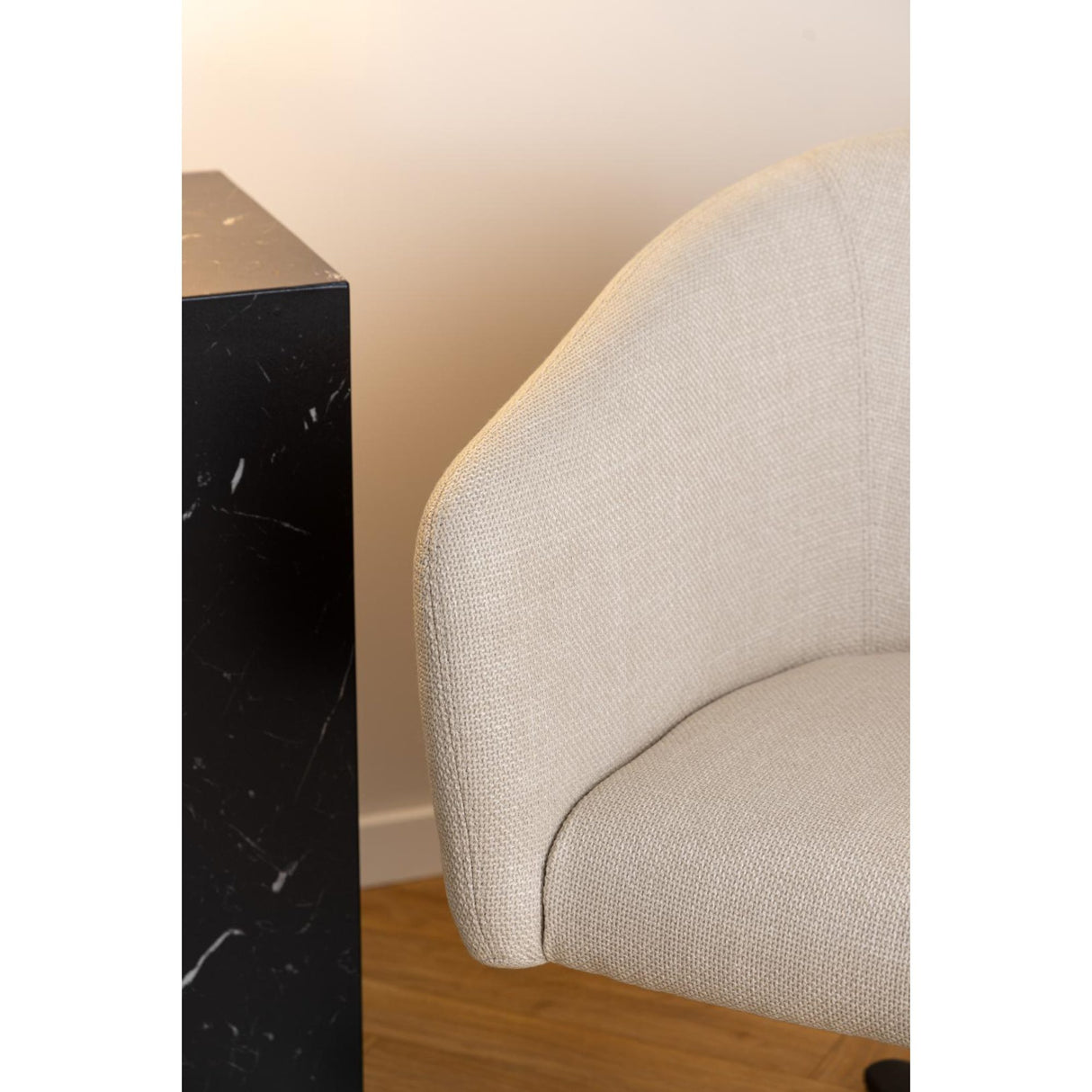 Simone Loungefåtölj Basel tyg Beige