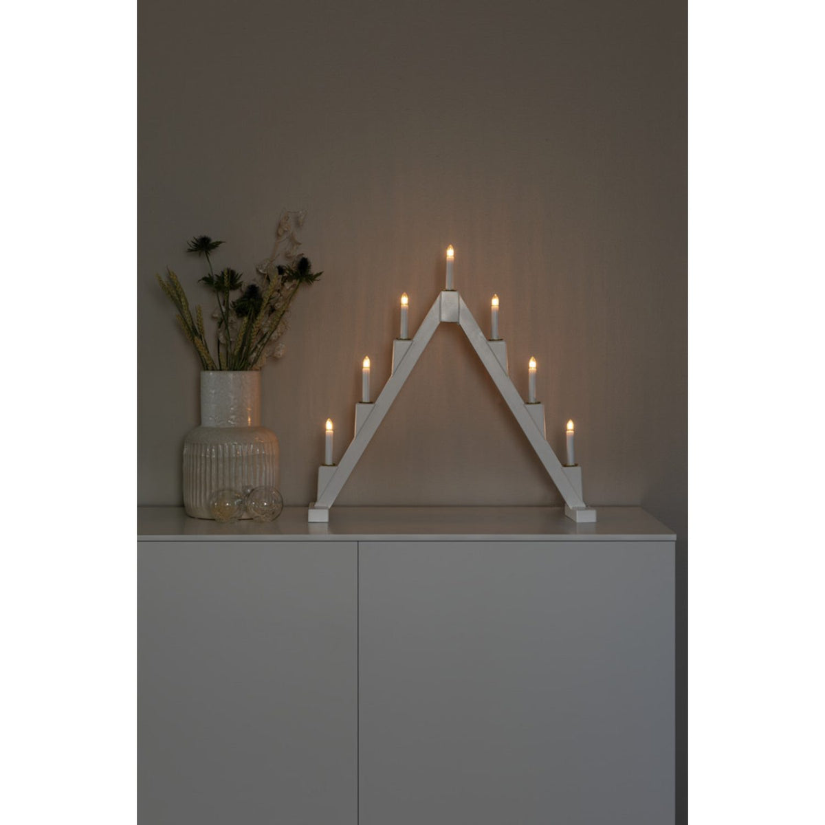 7 Ljus Vikbar Trä med Dekorringar 56 cm Elljusstake Vit