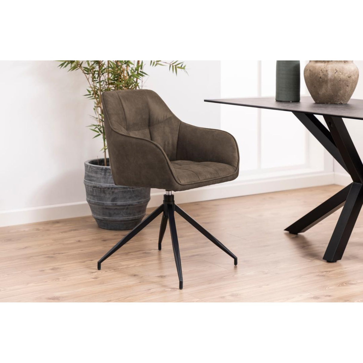 Laval Karmstol Snurr Preston tyg ljusbrun