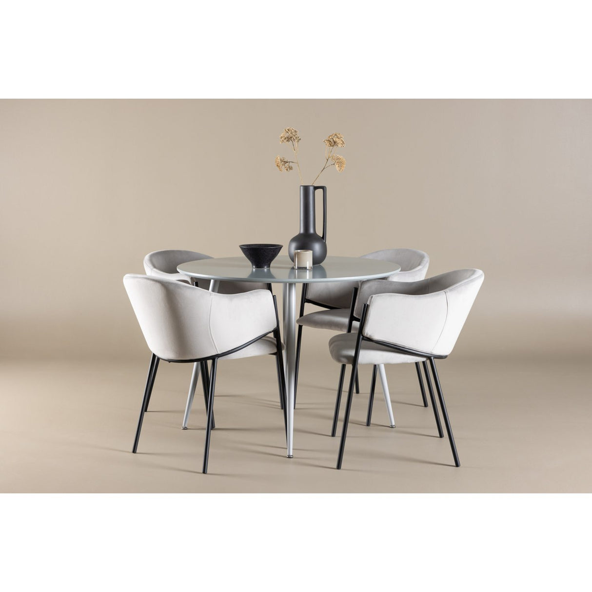 Plaza, Evelina Rund matgrupp