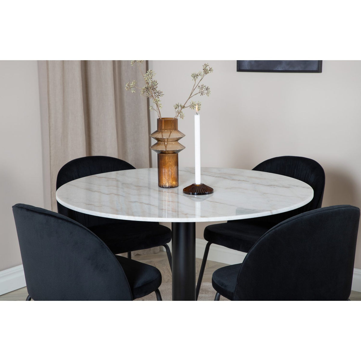Estelle, Wrinkles Rund matgrupp Svart, Vit, 4st