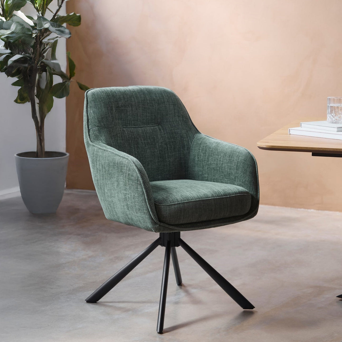 Bekväma snurrstolar till kök och matplats