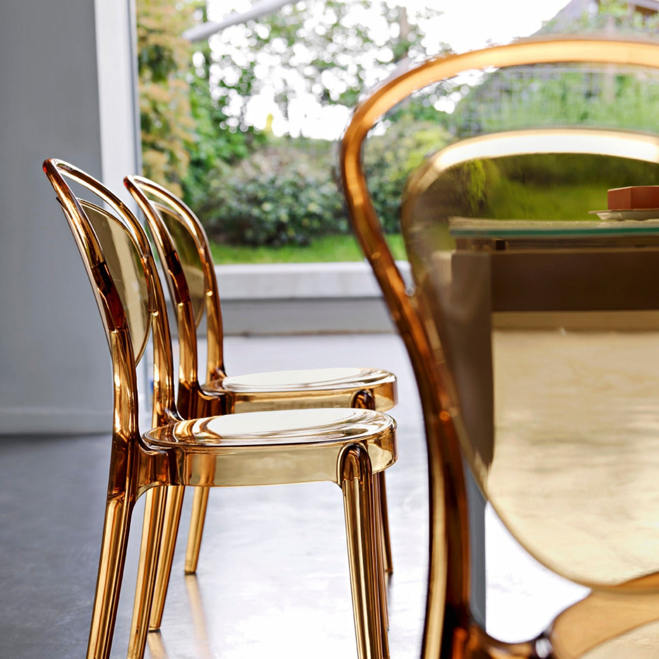 Transparenta stolar i plexiplast