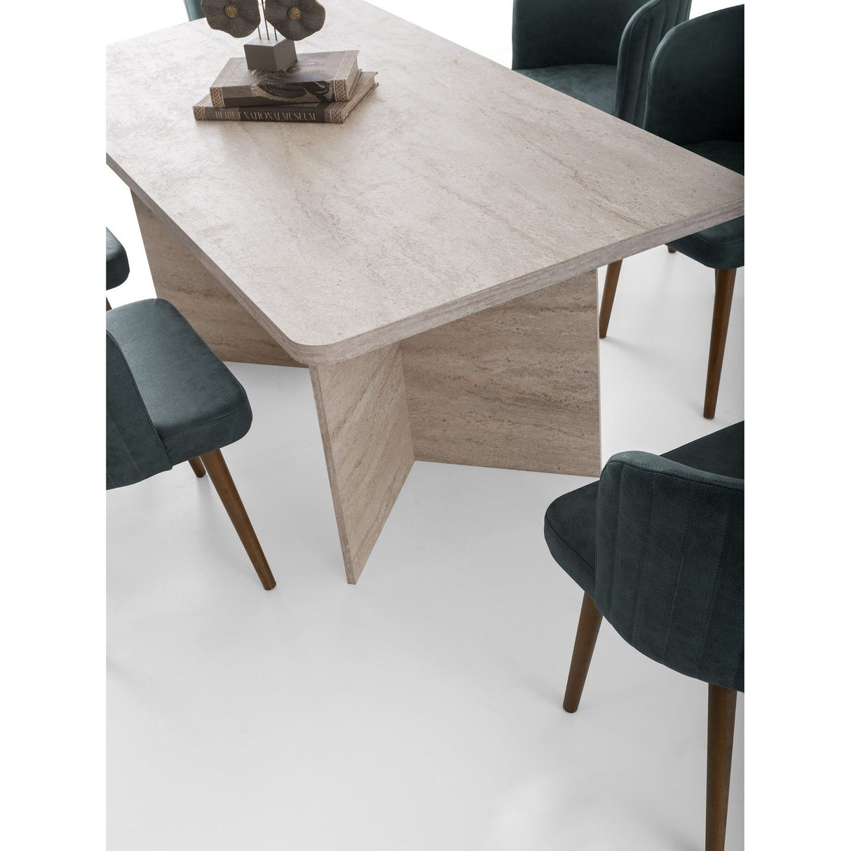 Loft Triangle Travertine (180 x 77 x 90 cm) Matbord