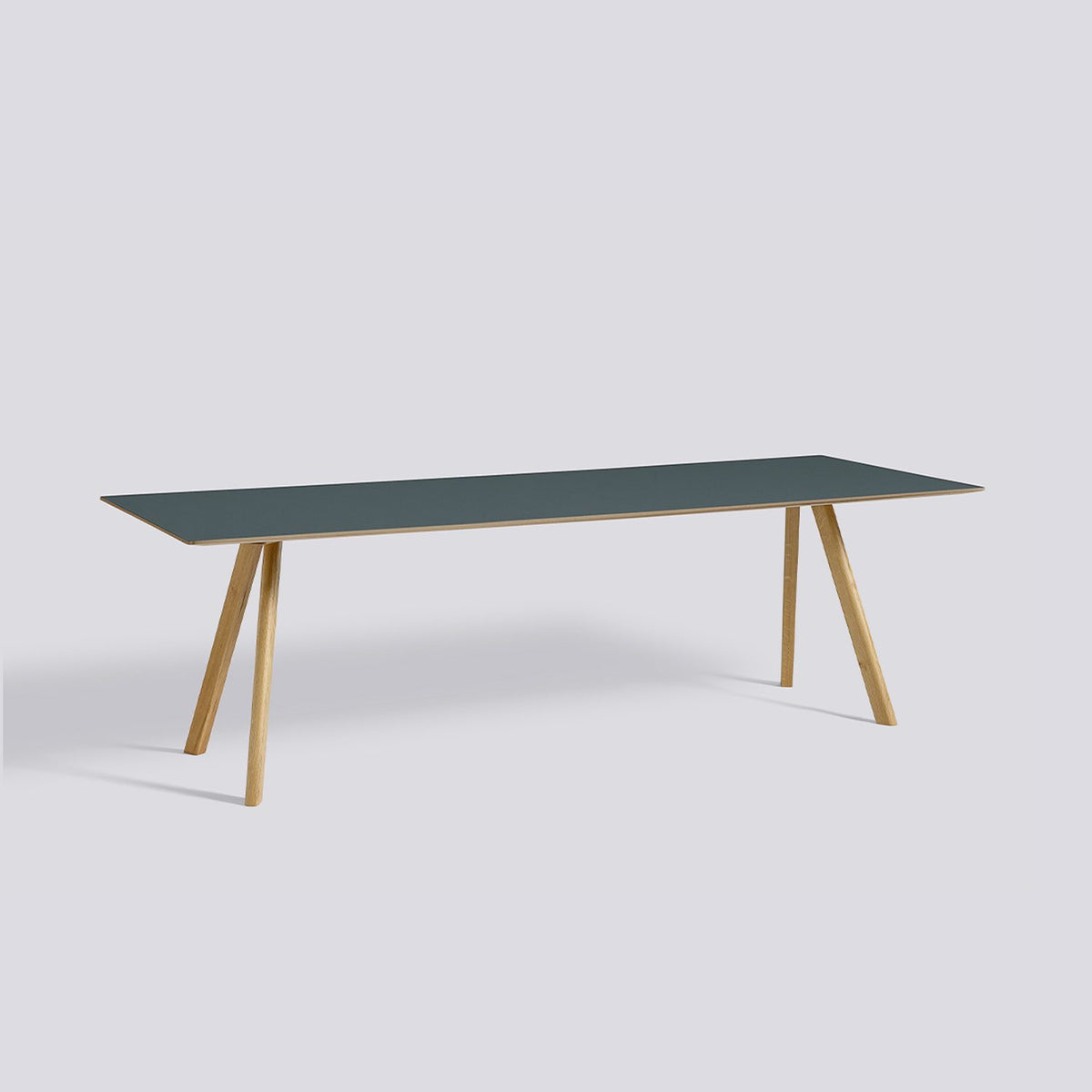 CPH 30 L250 × B90 × H74 cm Matbord Smokey blue – linoleum, massiv ek med vattenbaserad lack