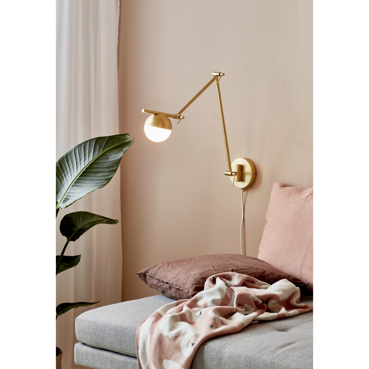 Contina Vägglampa Mässing