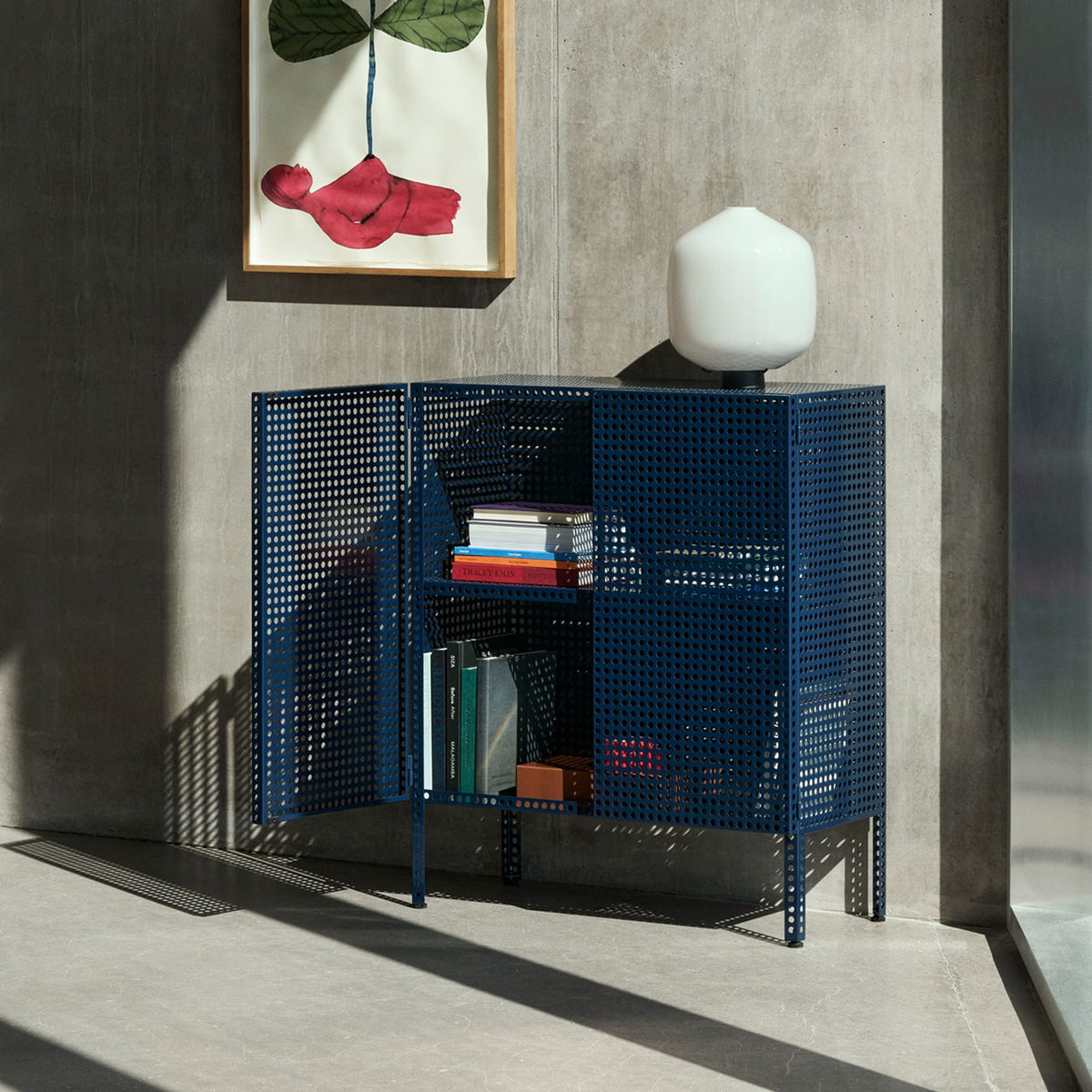 Perforated Cabinet mellan 89 × 40 × 106,5 cm Skåp Steel blue