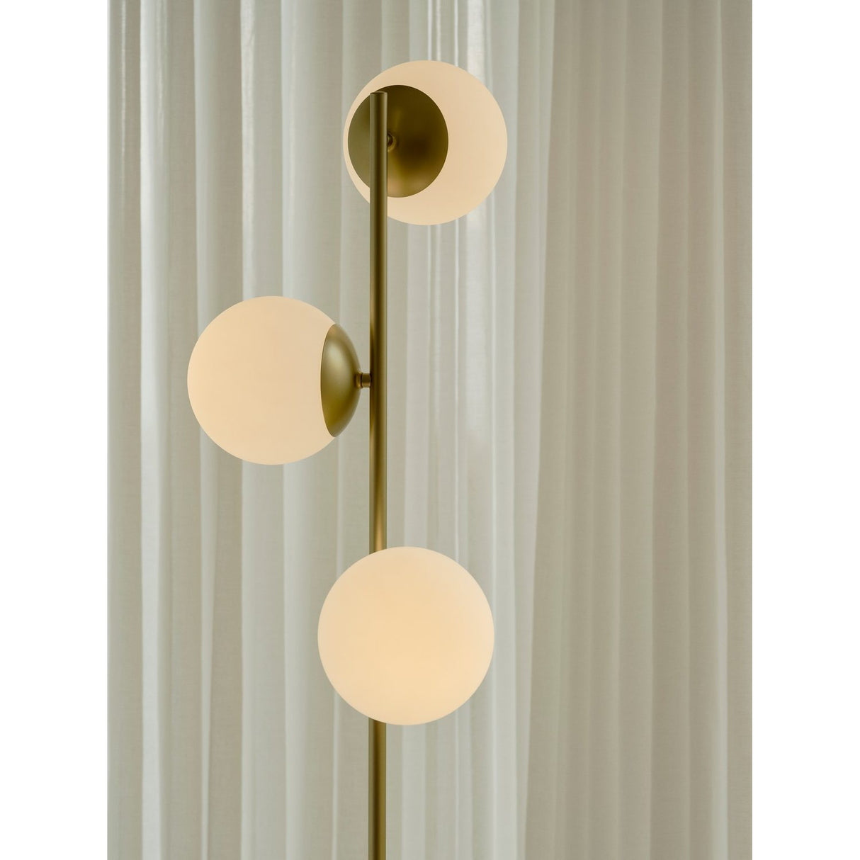 Lilly Mässing Golvlampa
