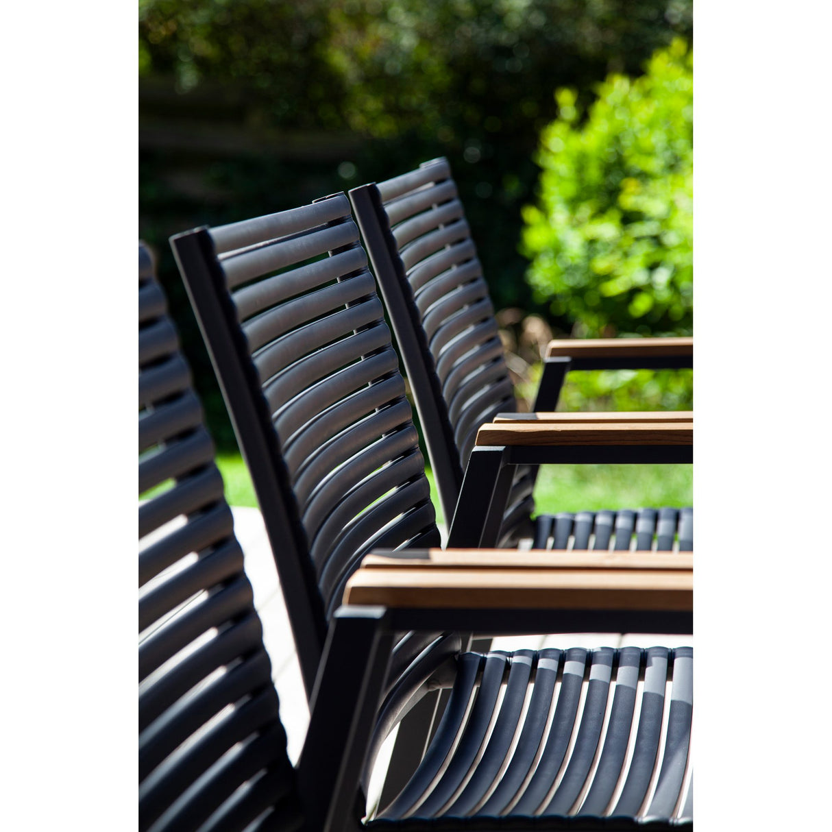 Mood Extreme Trädgårdsstol i Teak och Antracit Aluminium Smala lameller