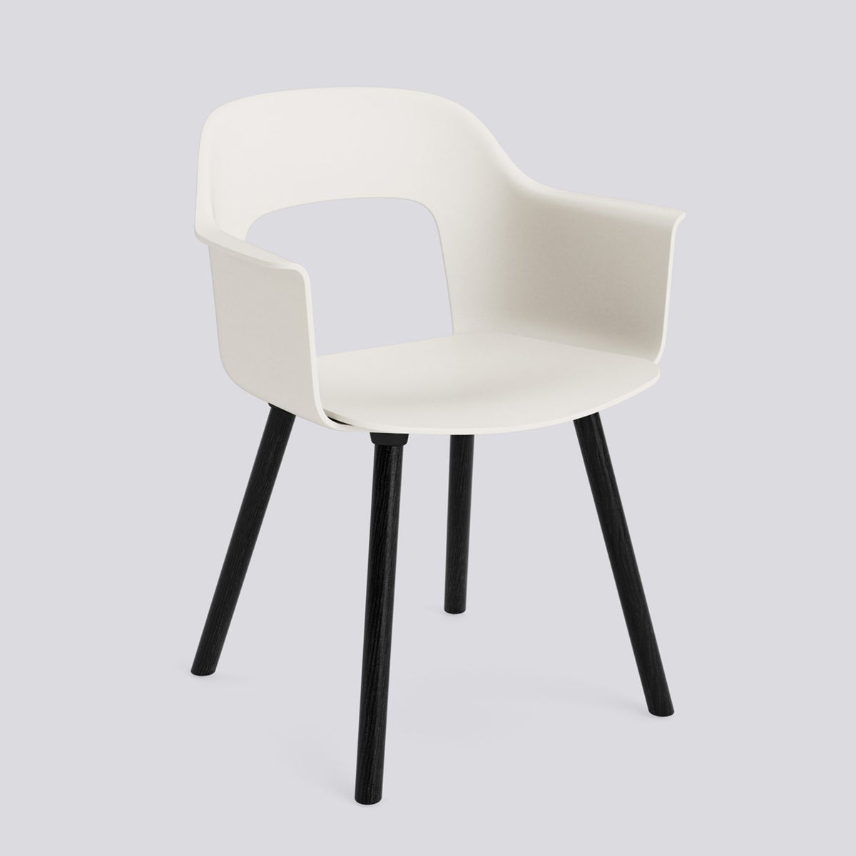 Layout 221 Karmstol Cream white, Black – massiv ek med vattenbaserad lack