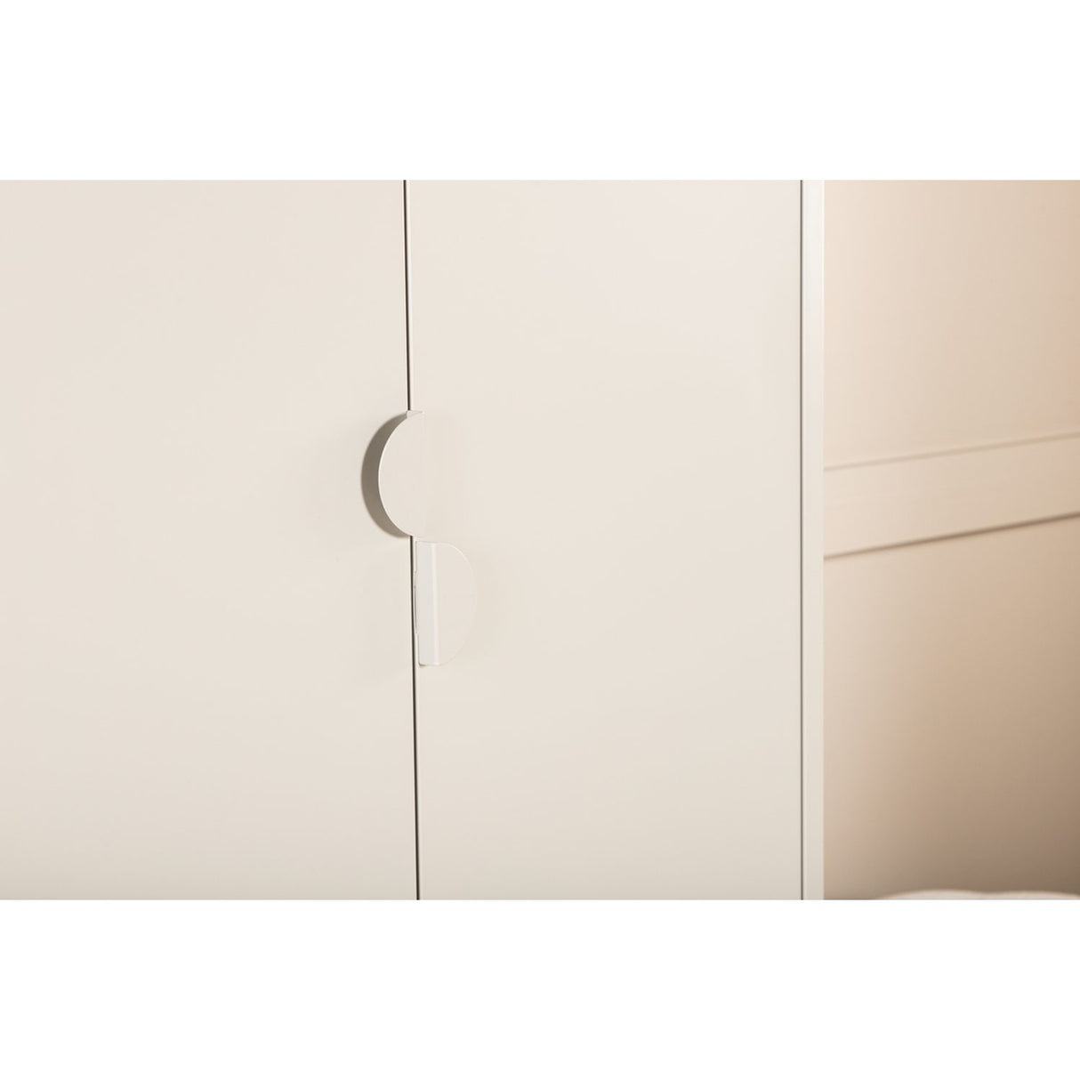 Piring Garderob Beige, 2026