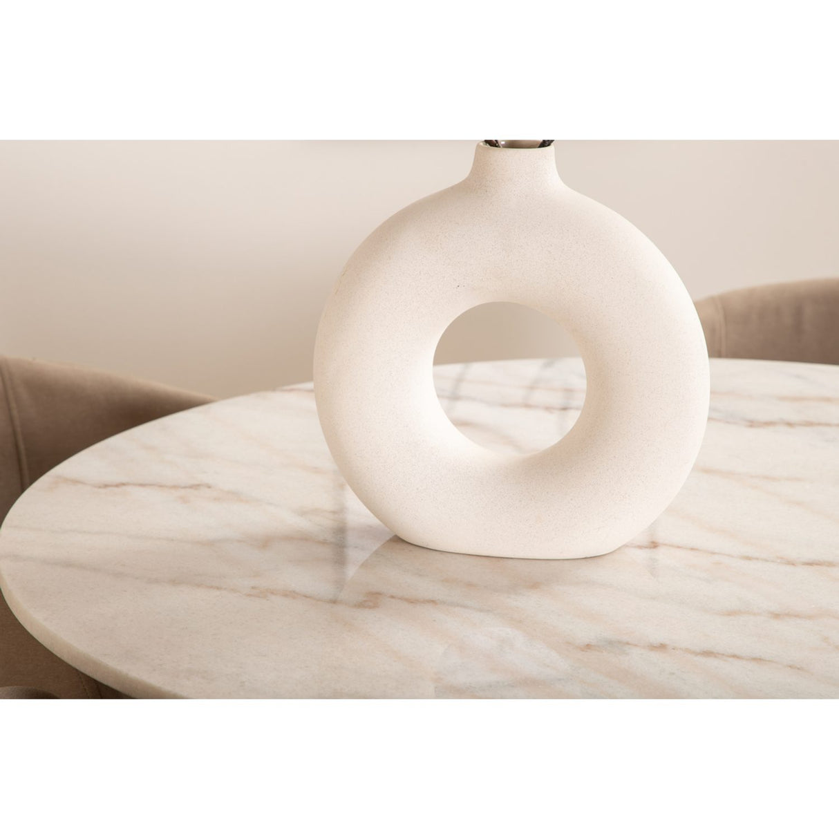 Estelle, Berit Rund matgrupp Beige, Svart, Svart,Vitt, ⌀106