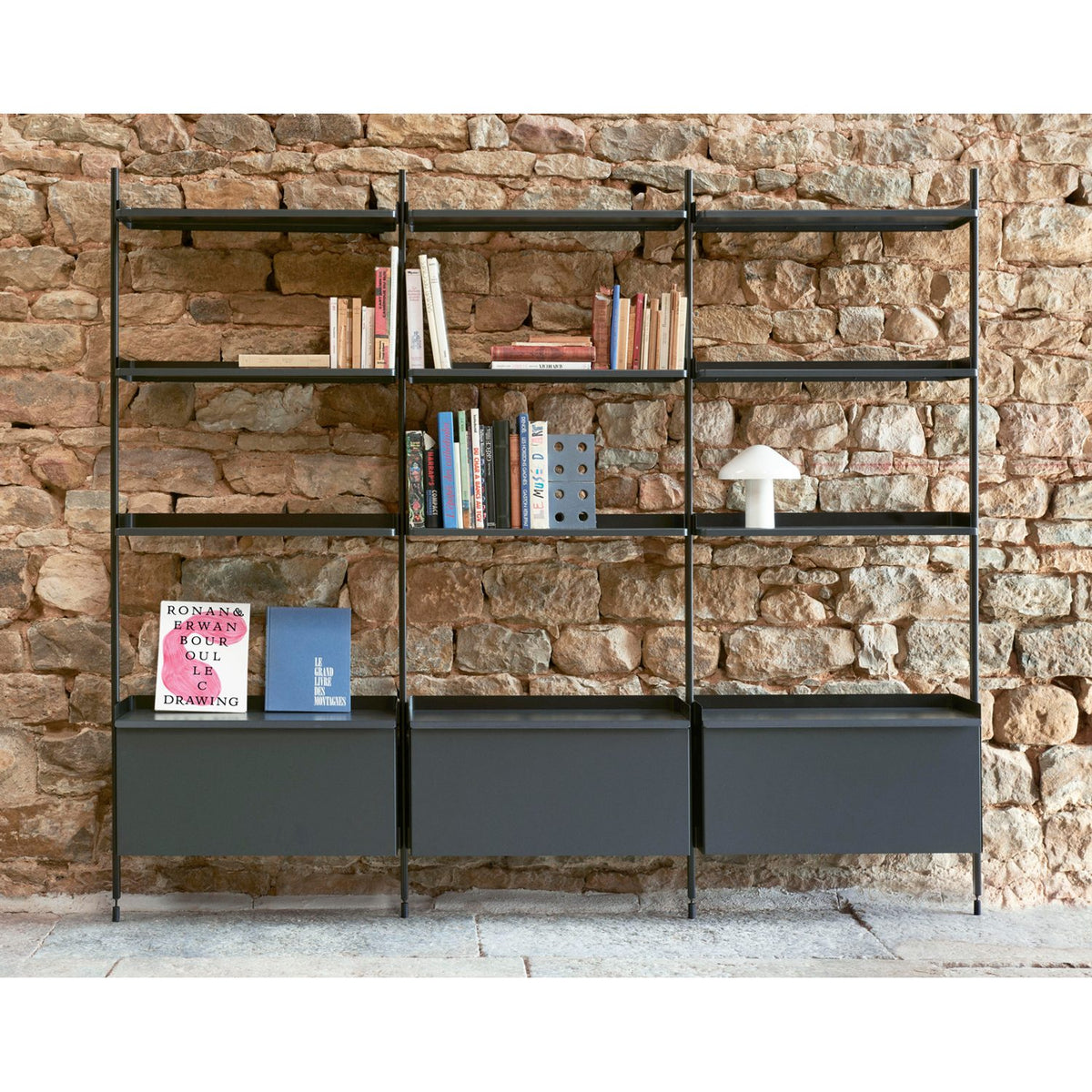 Pier System 133 3 sektioner 242 × 34 × 209 cm Hyllsystem PS White, Klaranodiserad aluminium