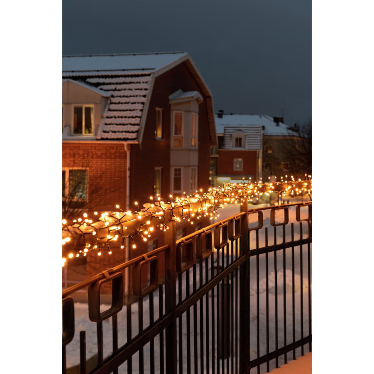 Cluster Frostad LED Svart kabel 30V/IP44 Ljusslinga Ute 8.78m, Amber