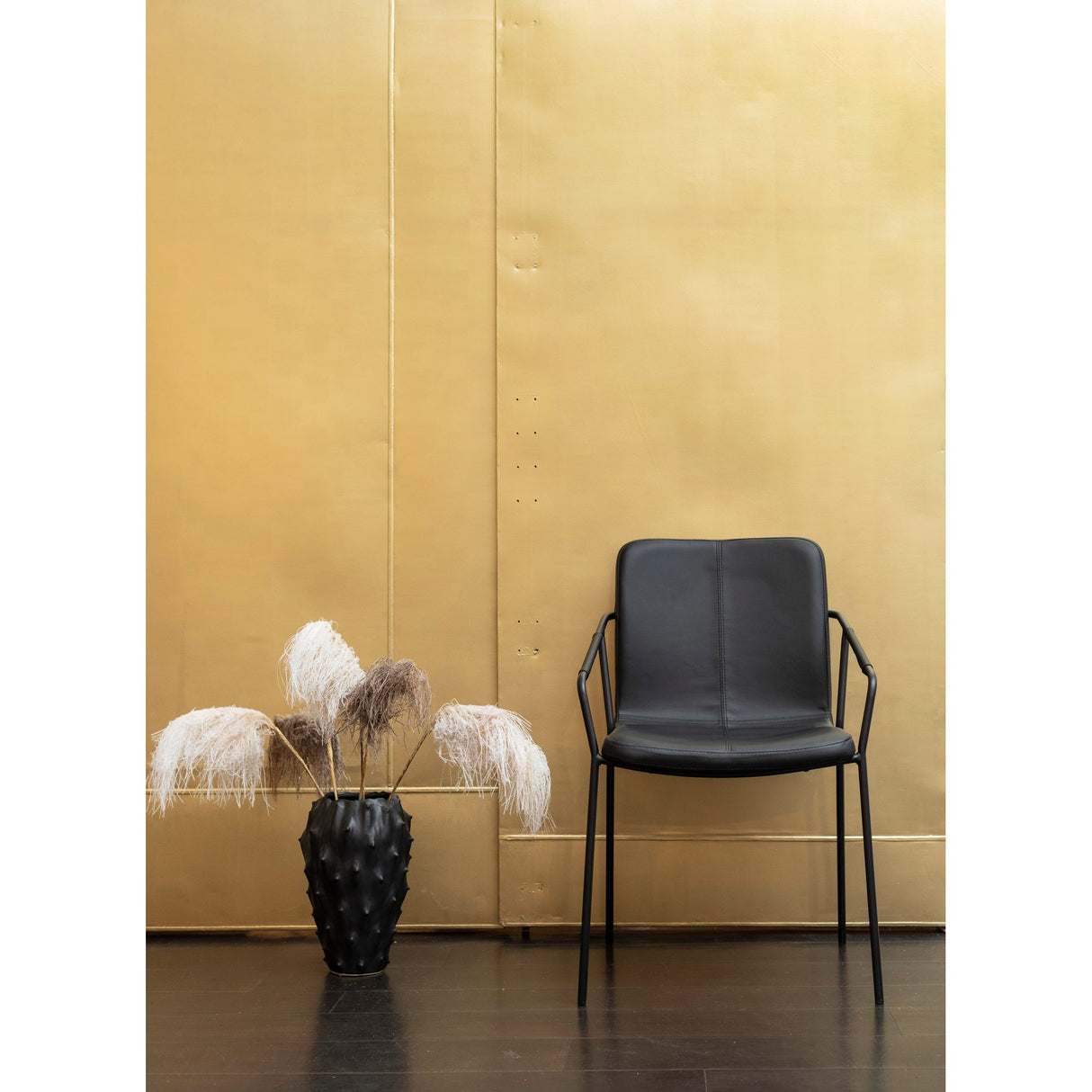 Evo Stol Svart, Svart metall