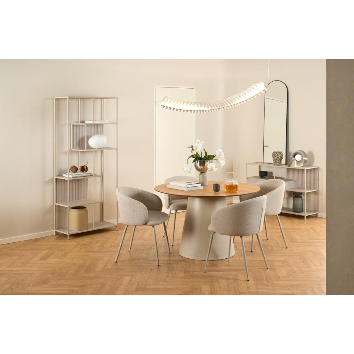 Chaumont Matstol med Armstöd Basel tyg Beige/Grå