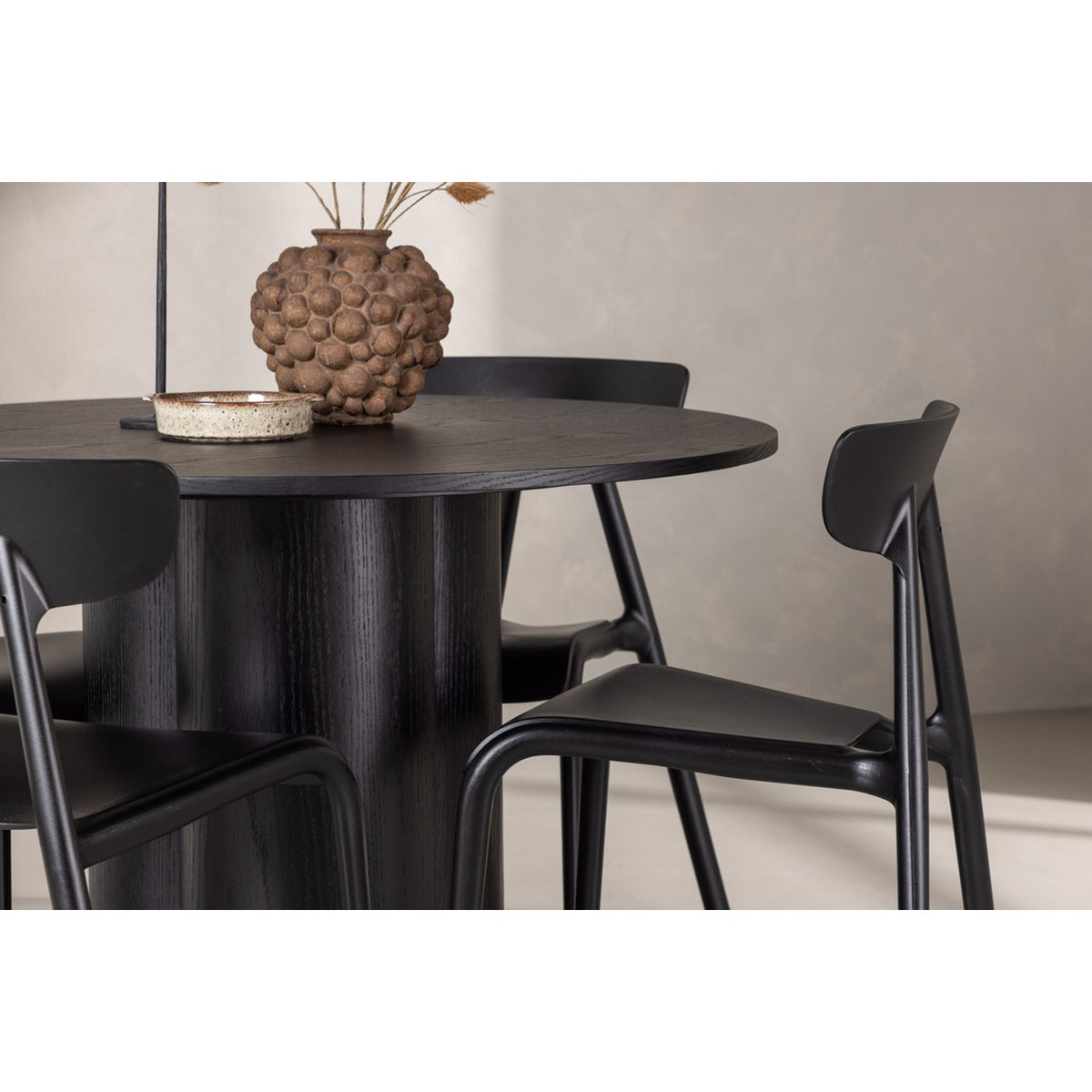 Olivia, Ursholmen Rund matgrupp Svart, Svart, 4st