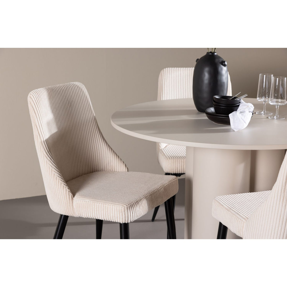Olivia, Leone Rund matgrupp