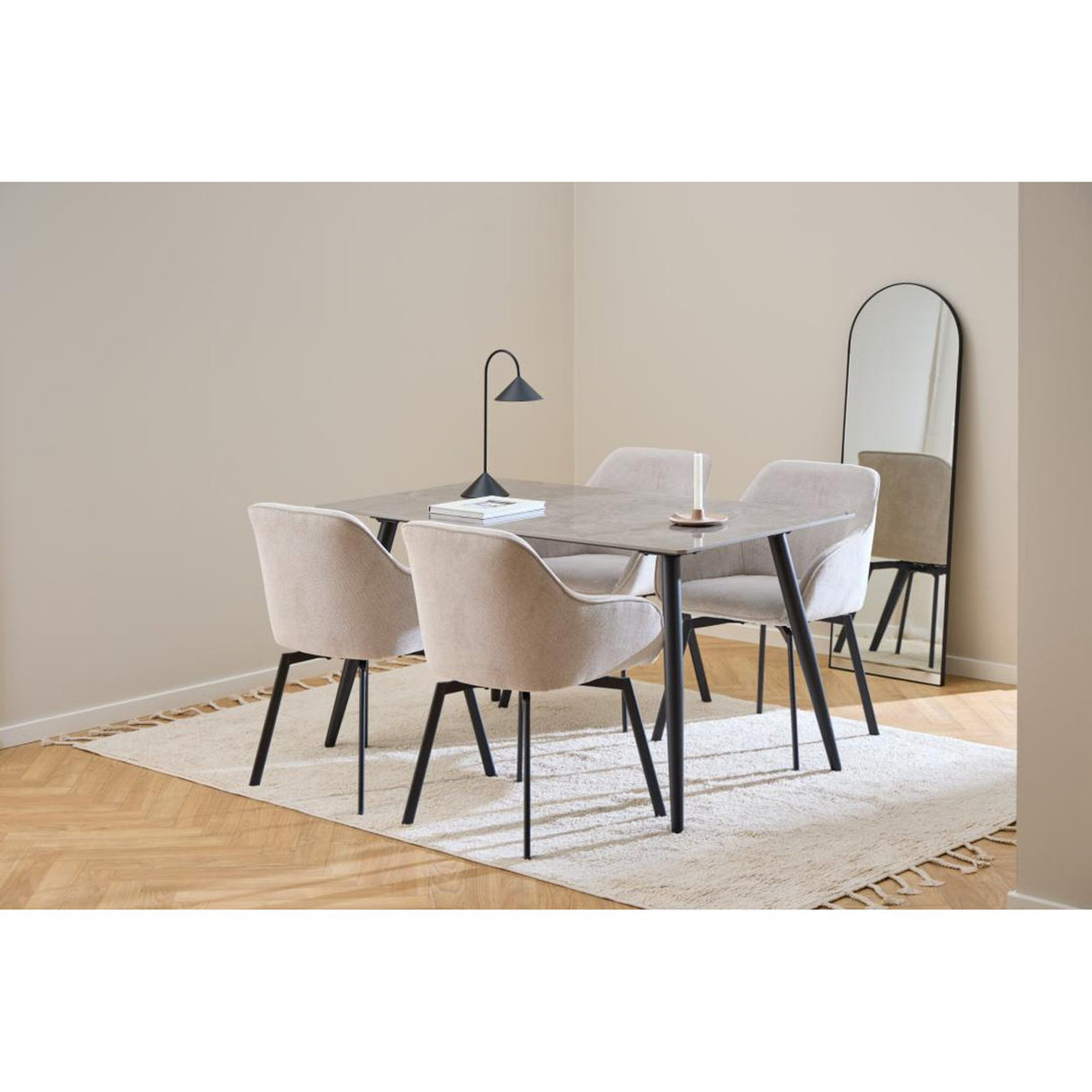 Clara Matstol med Armstöd Caso tyg Beige