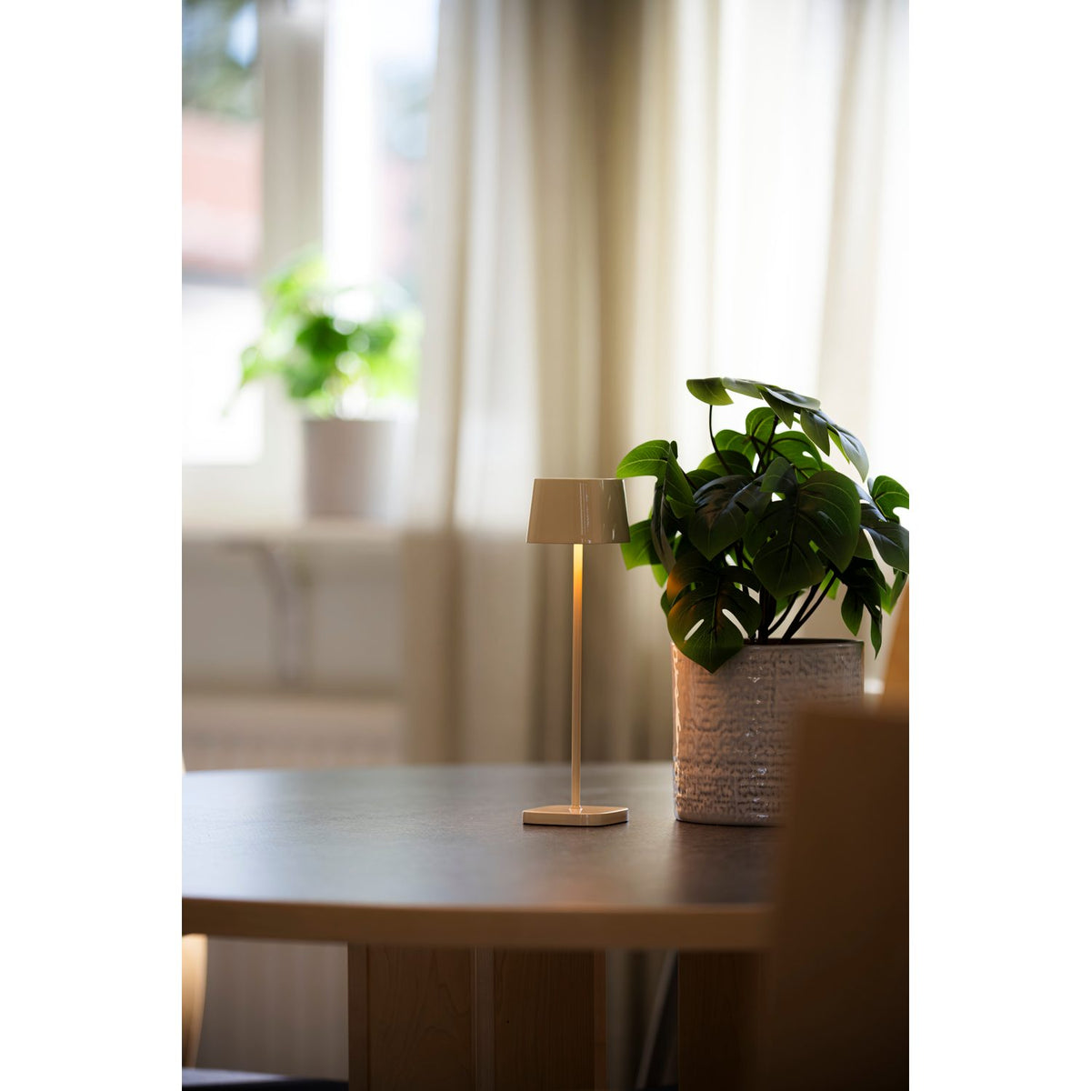 Capri mini bordslampa USB Bordslampa Ute/Inne Gräddvit
