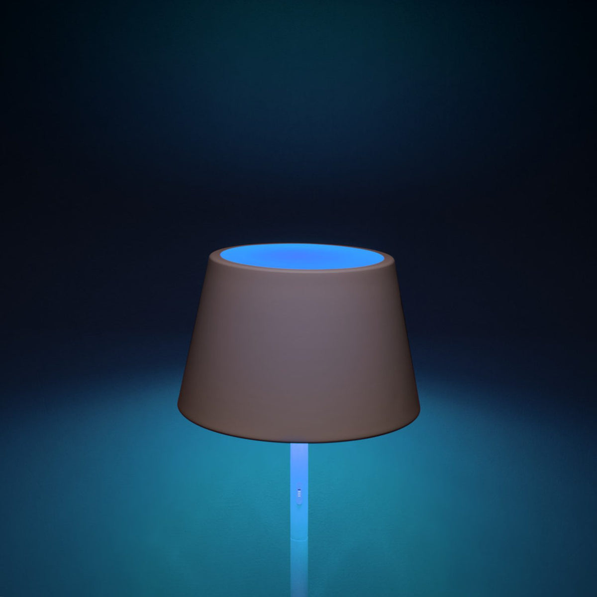 Pomezia USB Golvlampa Ute/Inne Vit