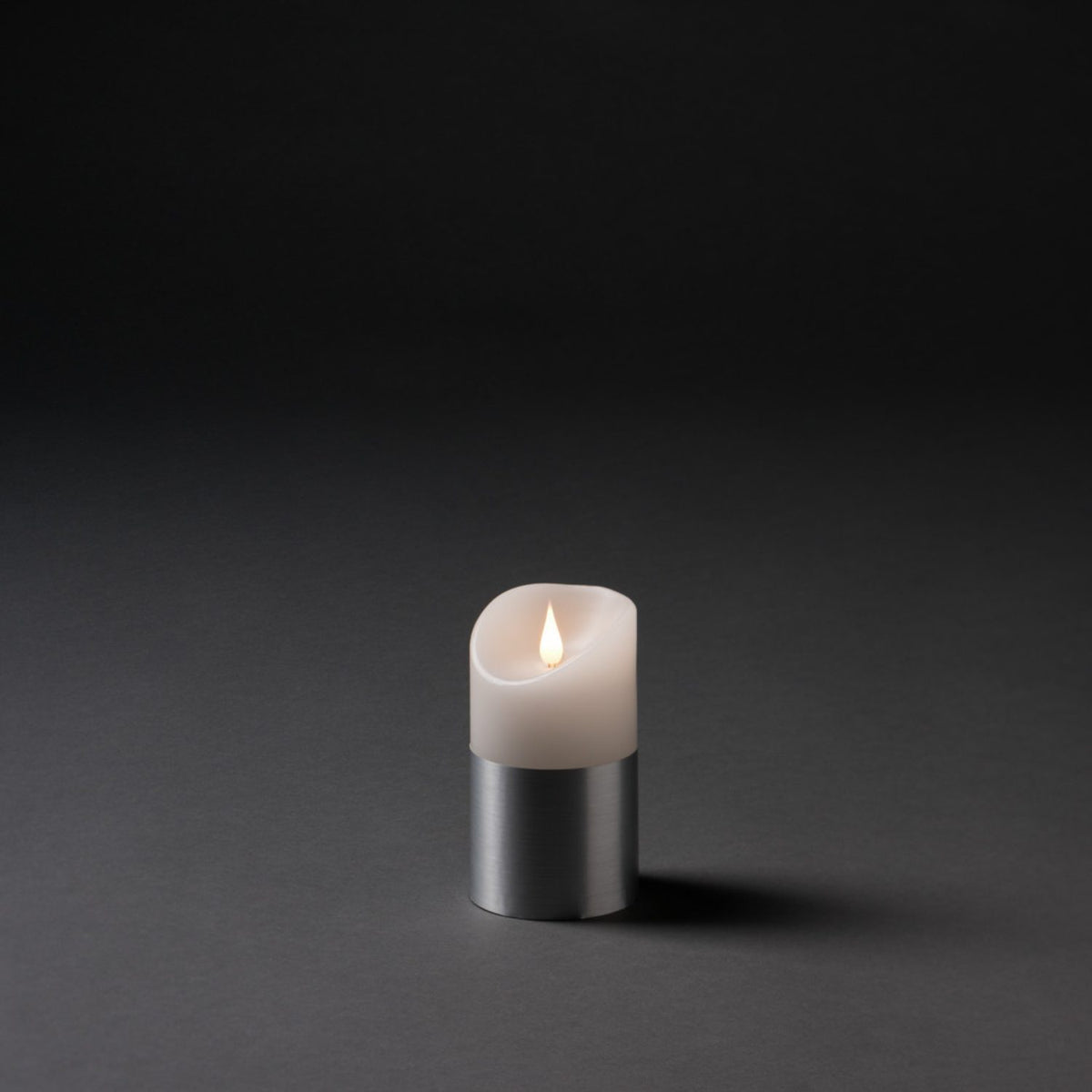 Vaxljus vitt med folie LED timer 4/8h 2xC Dekorationsljus El 7,5x13,5cm, Silver