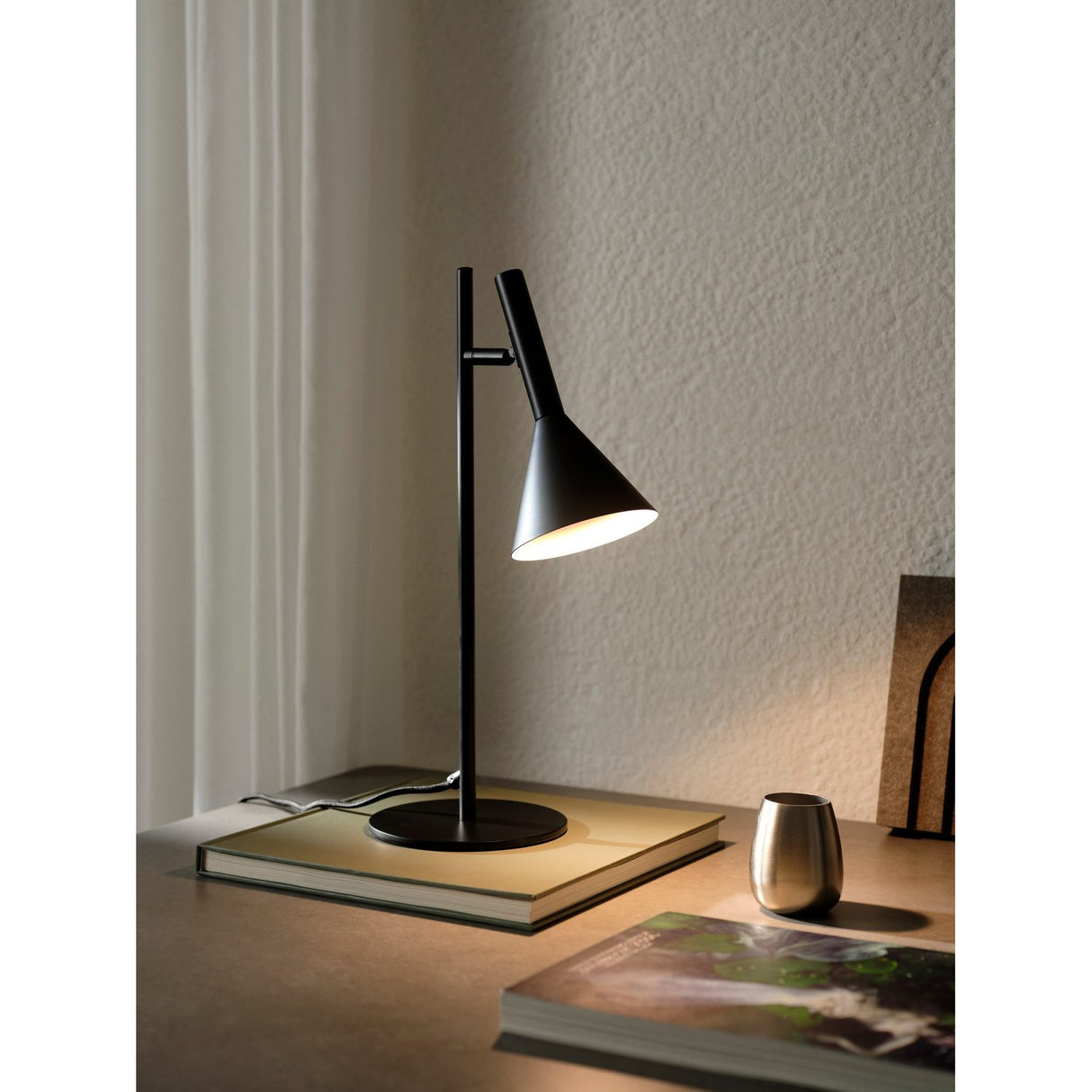 Kelvis Svart Bordslampa