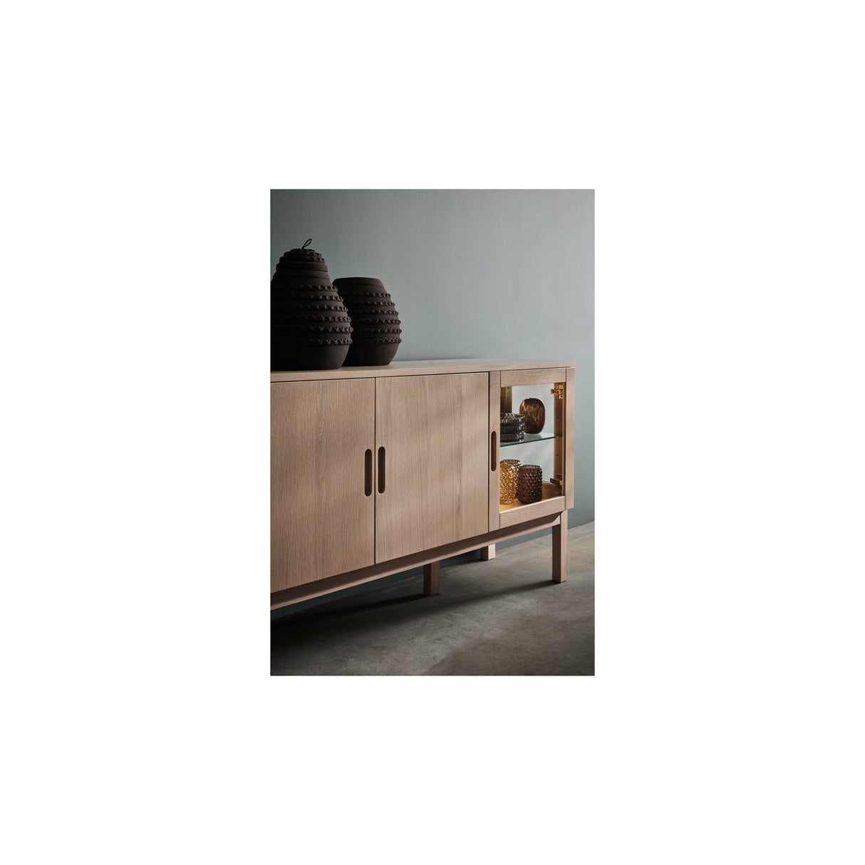 Olivia med Glasdörr & Belysning Sideboard