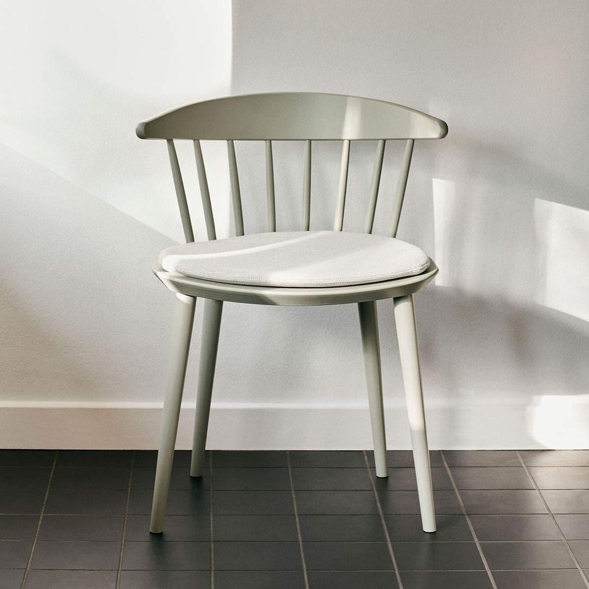 till J104 45 × 40 cm Sittdyna Sense Black