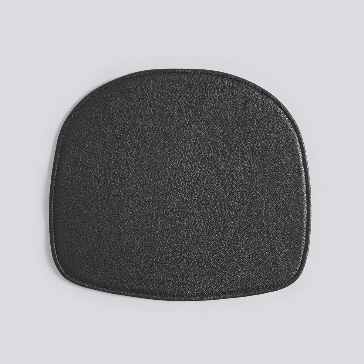 till AAS 38 × 36 cm Sittdyna Scozia läder Black