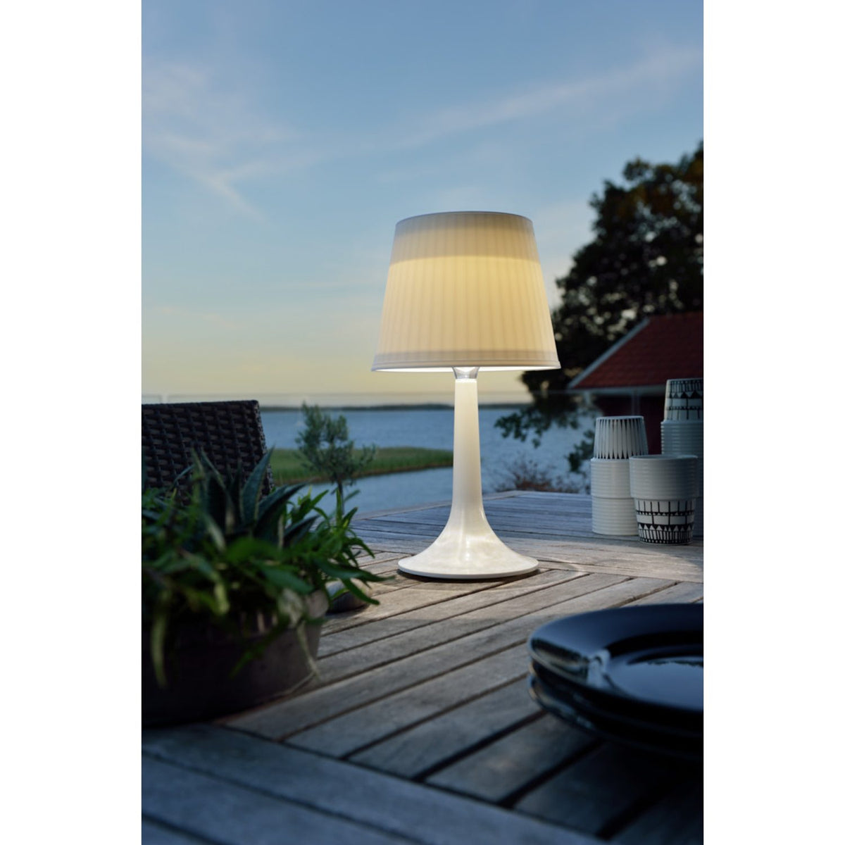 Assisi Solcell LED Bordslampa Ute Vit