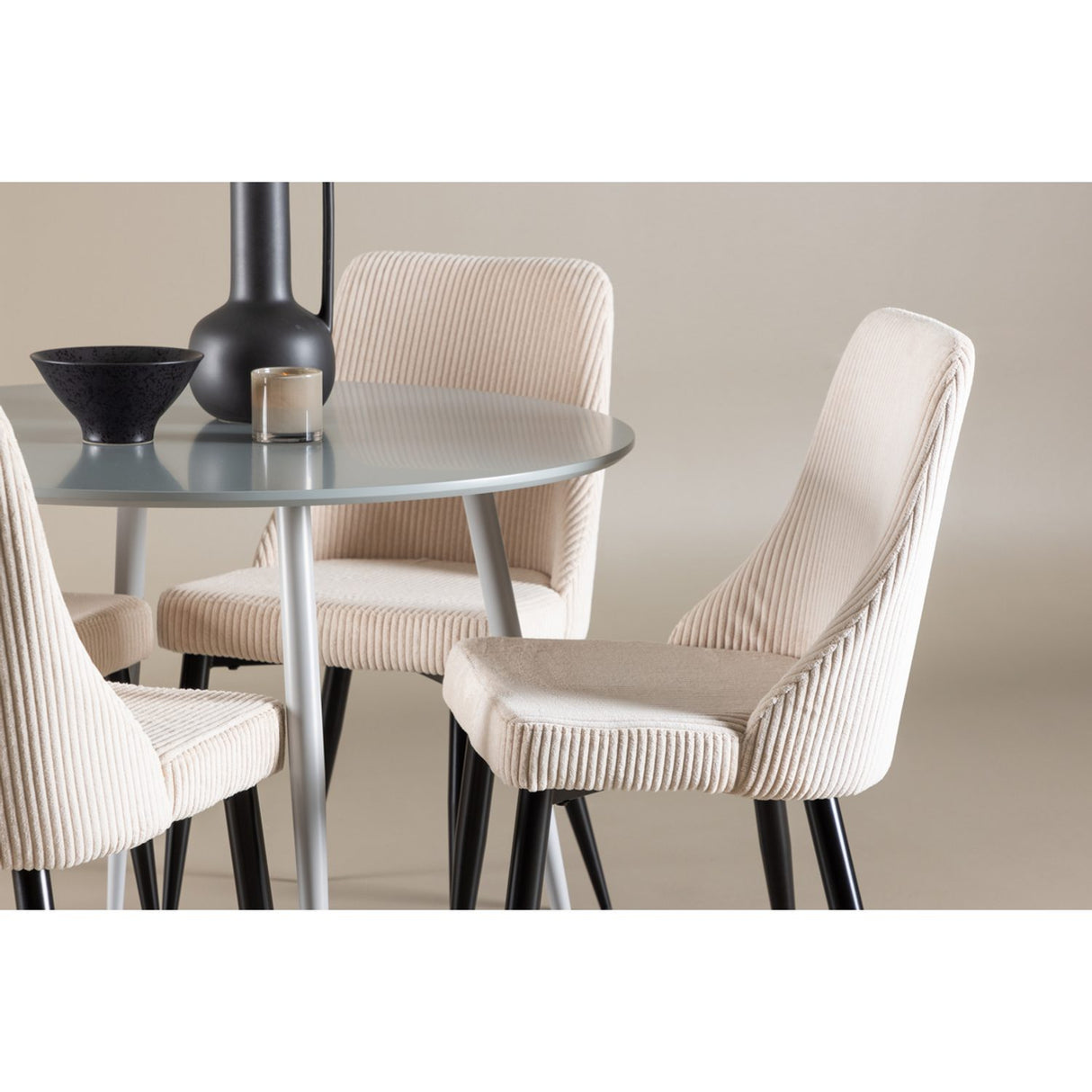 Plaza, Leone Rund matgrupp