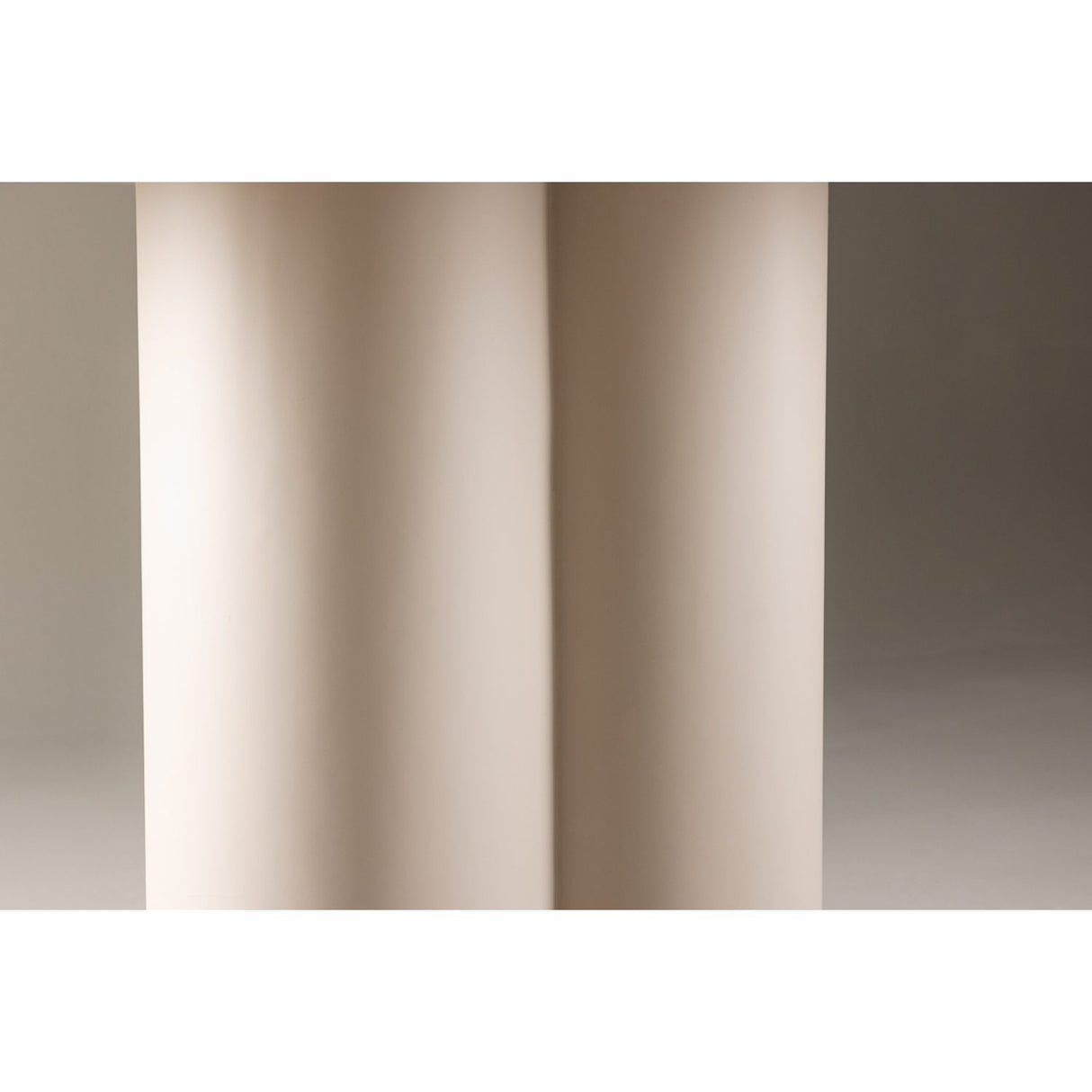 Olivia Runt matbord Beige