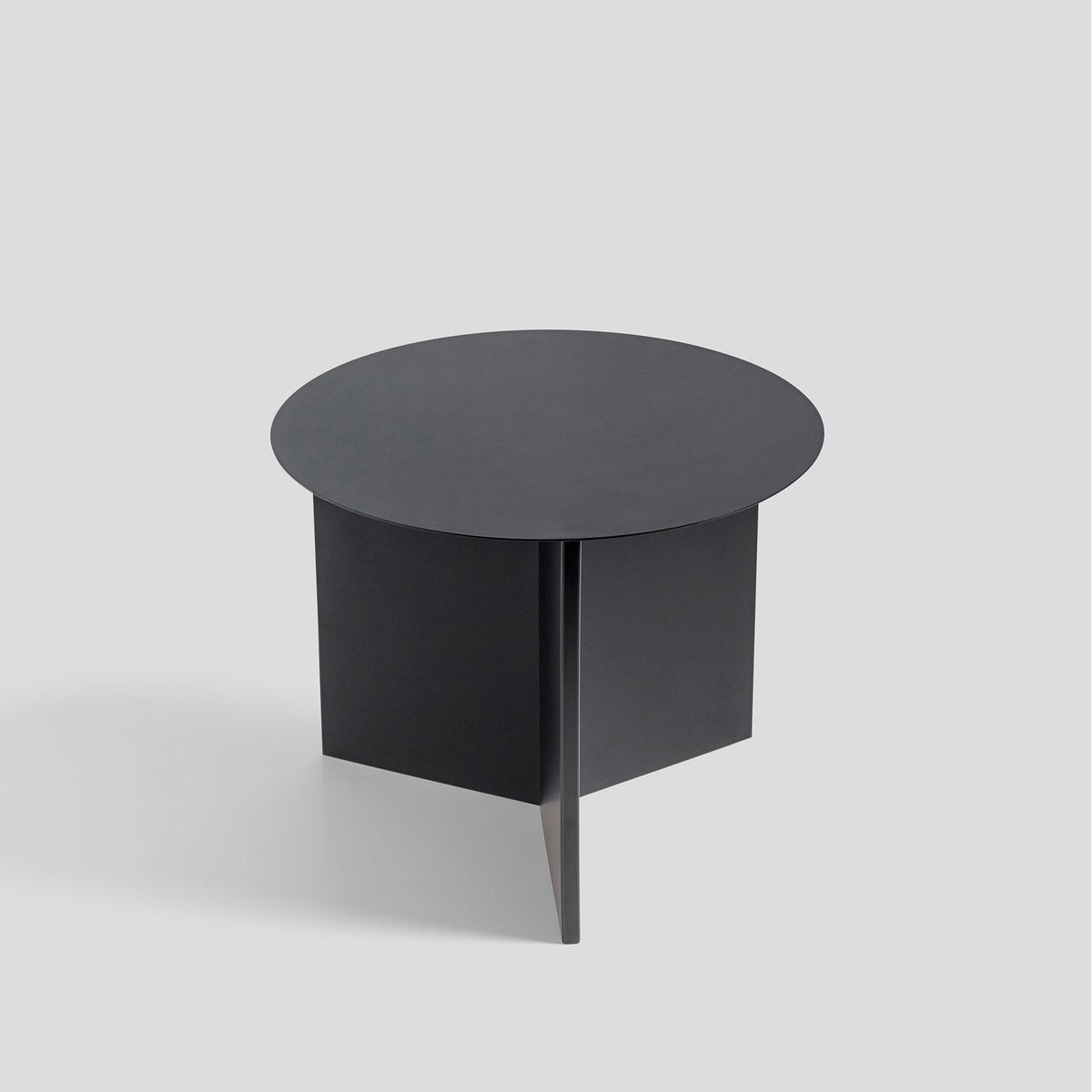 Slit runt Ø45 × H35,5 cm Sidobord Black – pulverlackerat stål