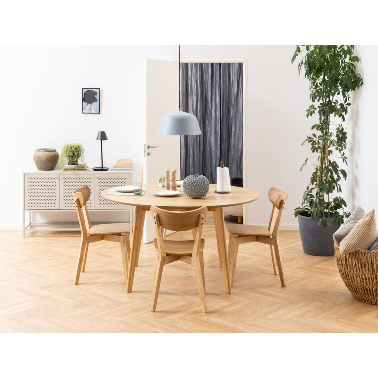 Roxby Matbord 76x140x140 cm Ek