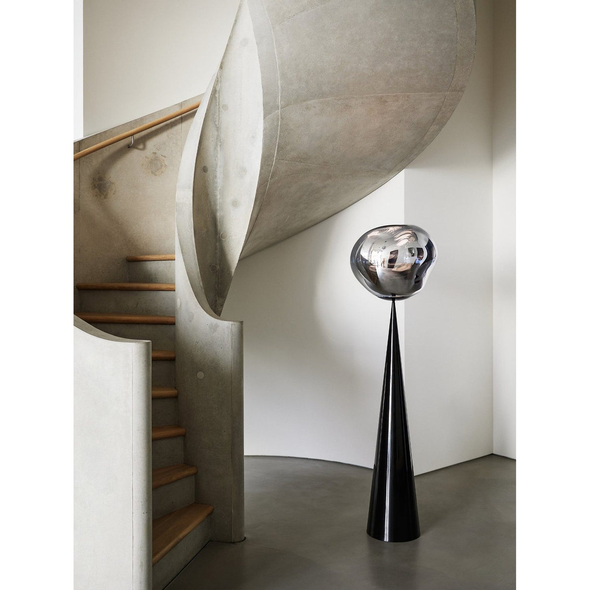 Melt Cone Fat Golvlampa Silver