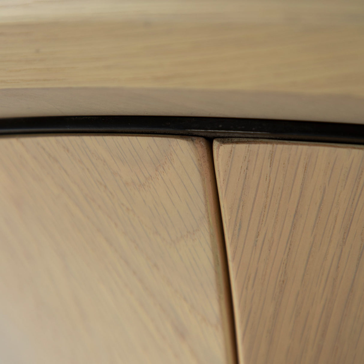 Root Sidobord Light Oak