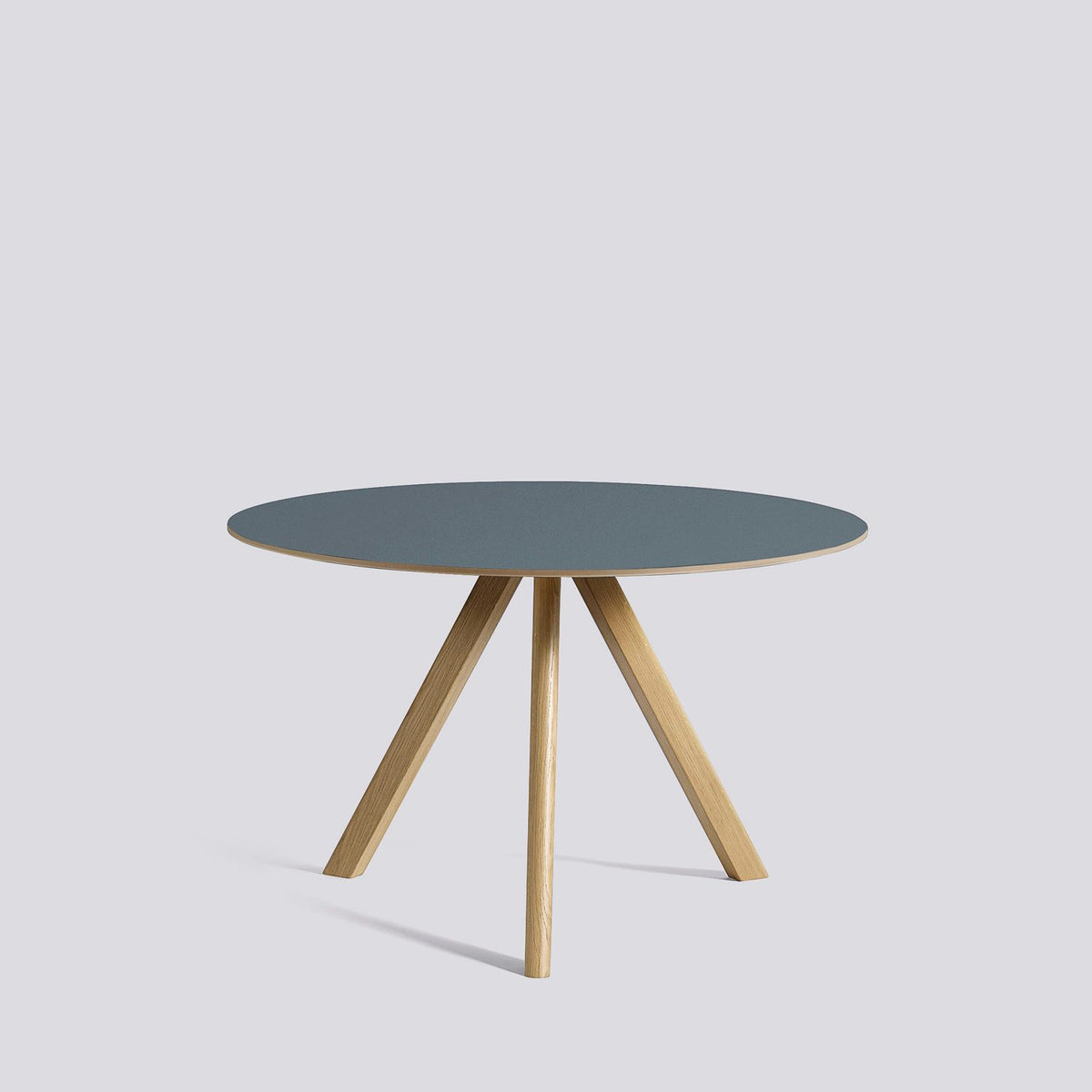 CPH 20 Ø120 × H73 cm Matbord Smokey blue – linoleum, massiv ek med vattenbaserad lack