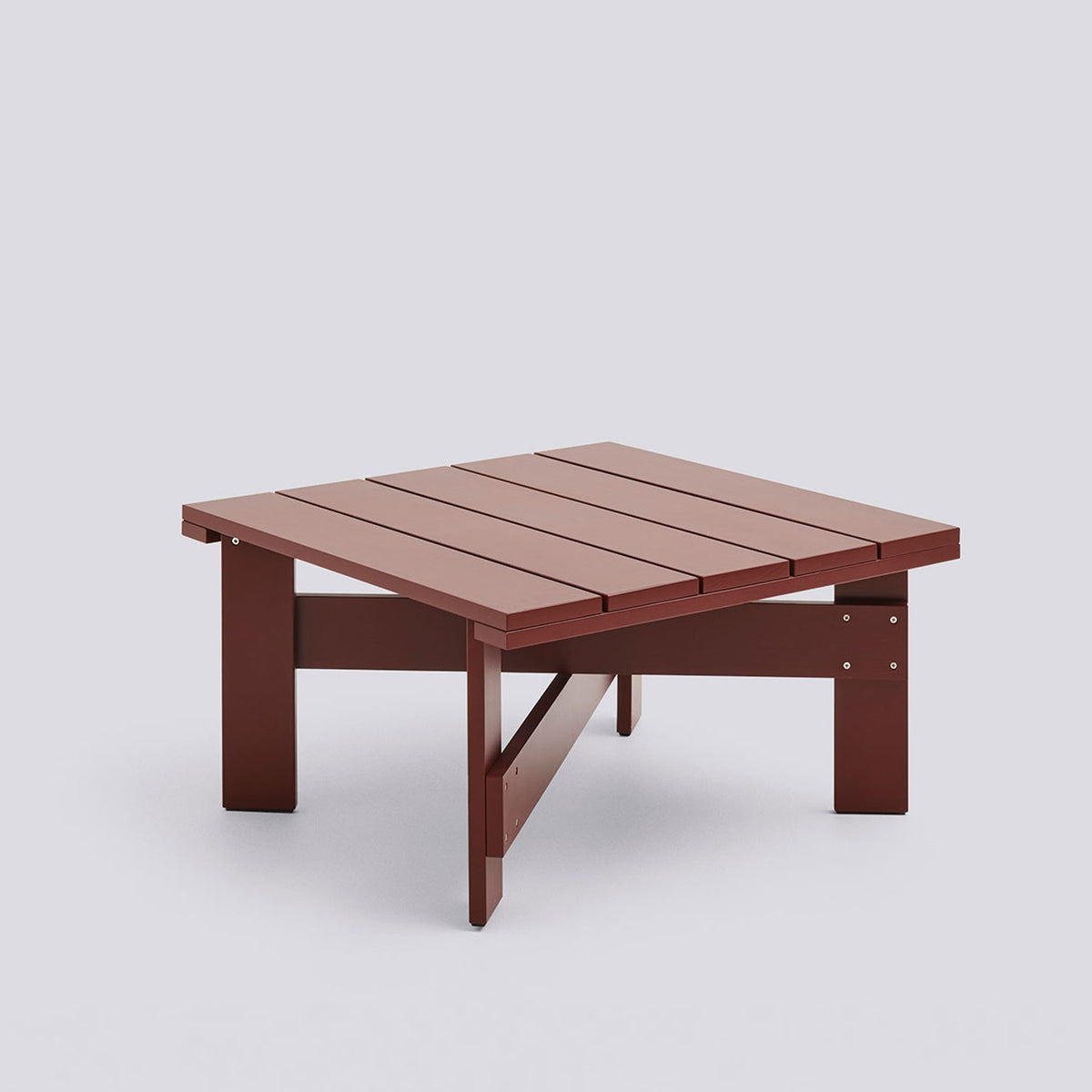 Crate L75,5 × B75,5 × H40 cm Soffbord Iron red – massiv furu med vattenbaserad lack