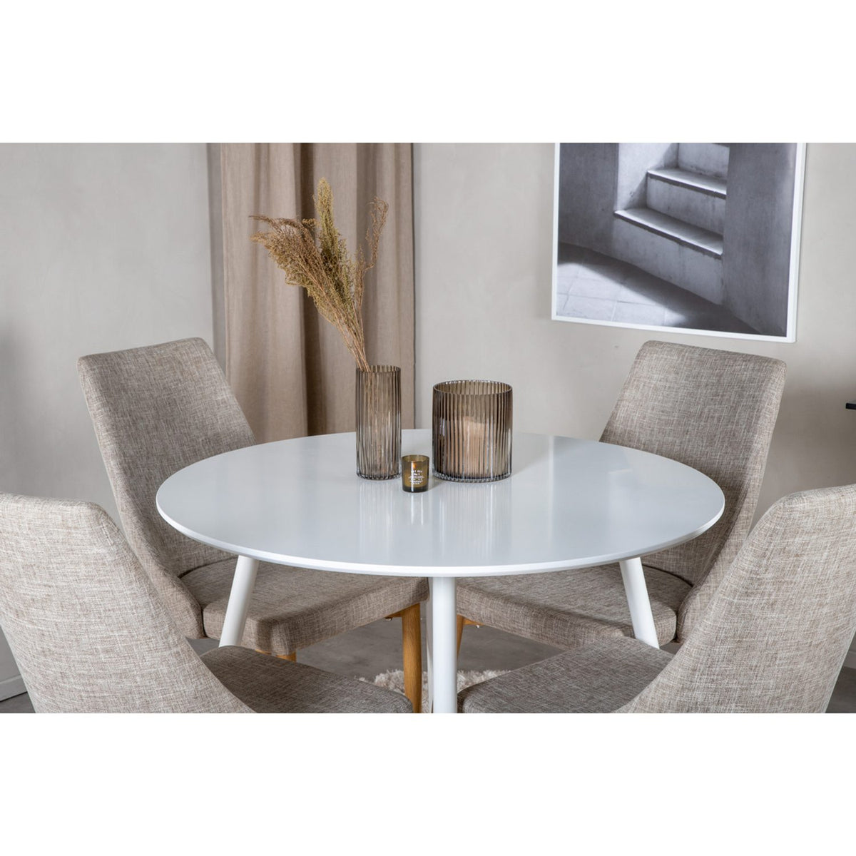 Plaza, Leone Rund matgrupp