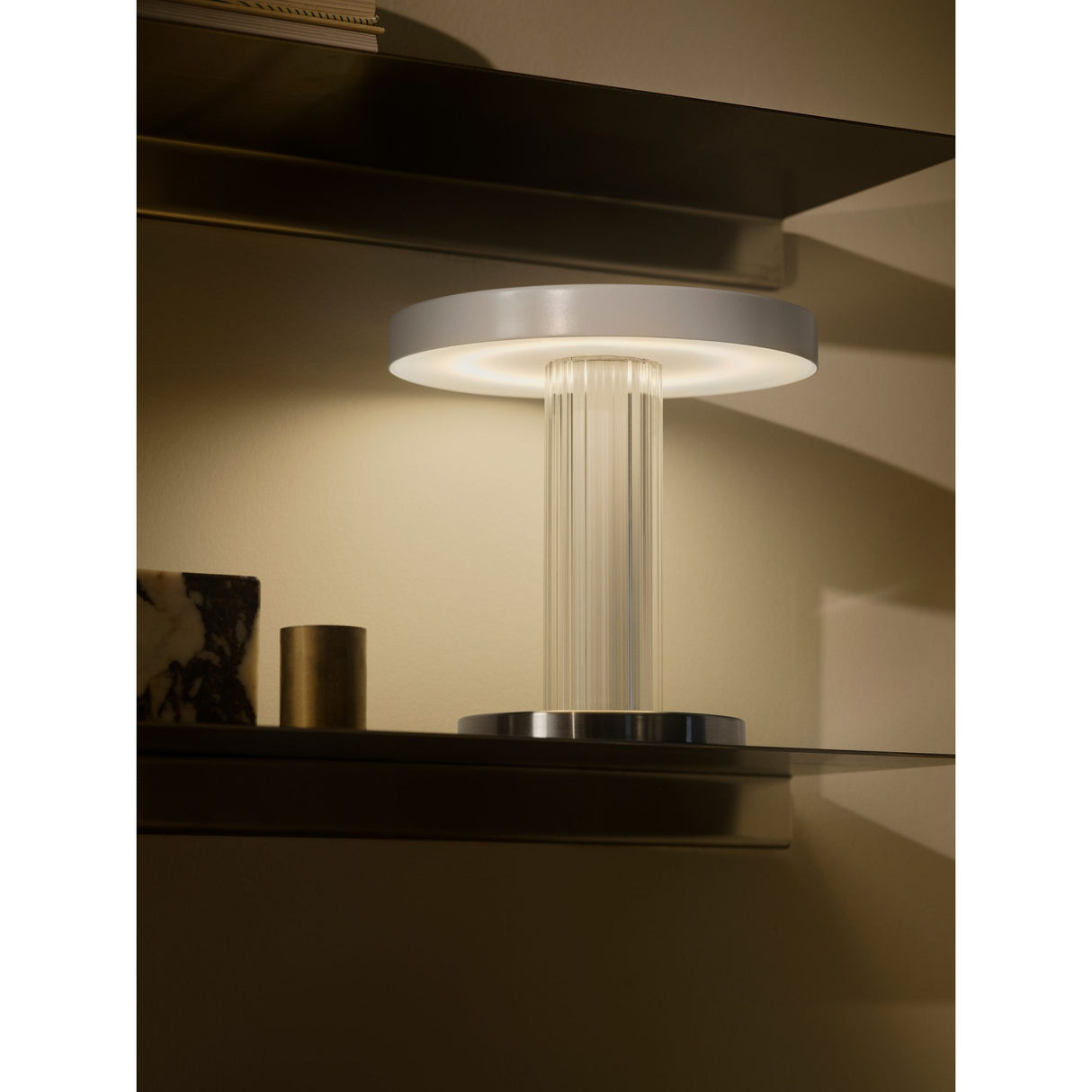 Trezzi Vit Uppladdningsbar Lampa