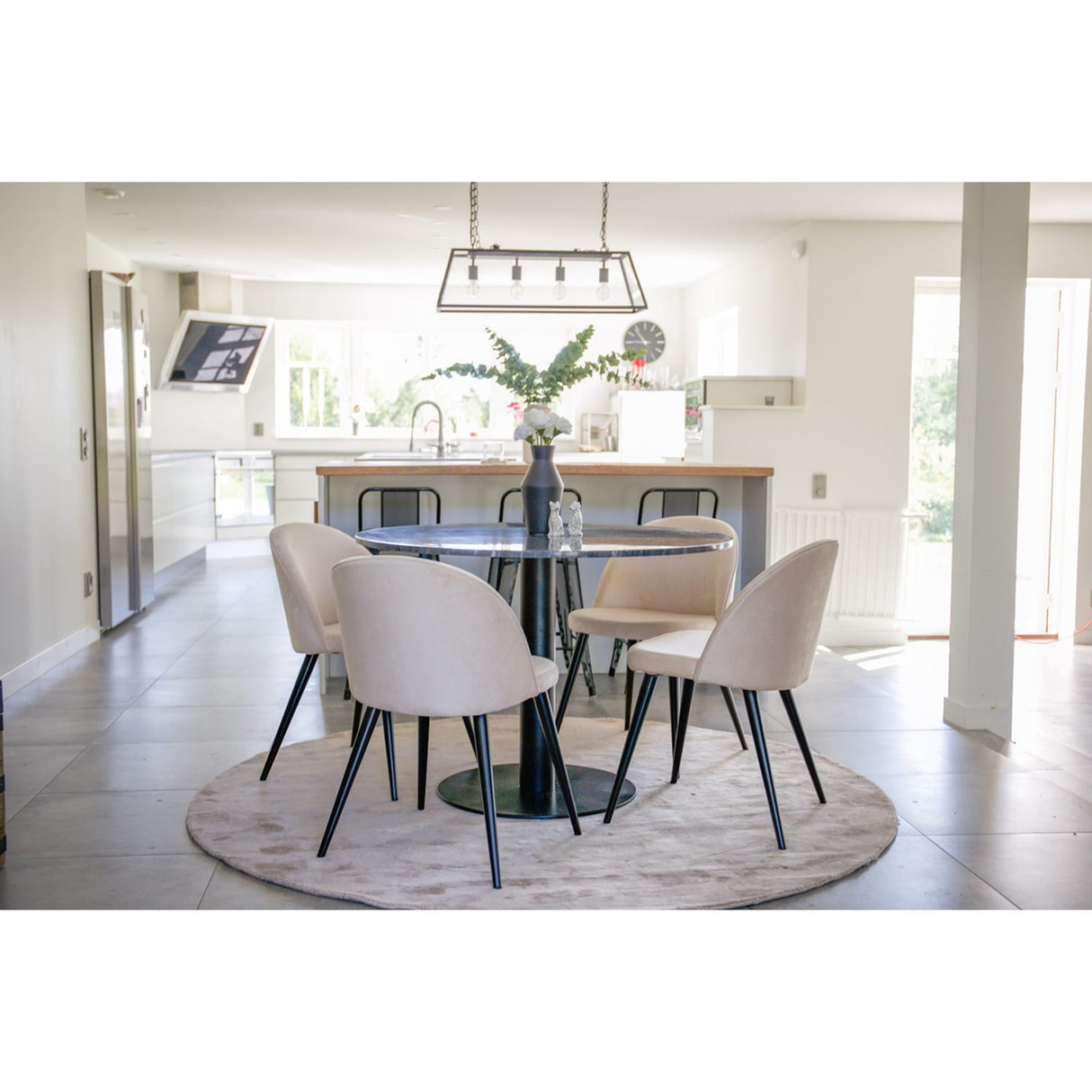 Estelle, Velvet Rund matgrupp Beige,Svart, Svart,Mörkgrå, ⌀106