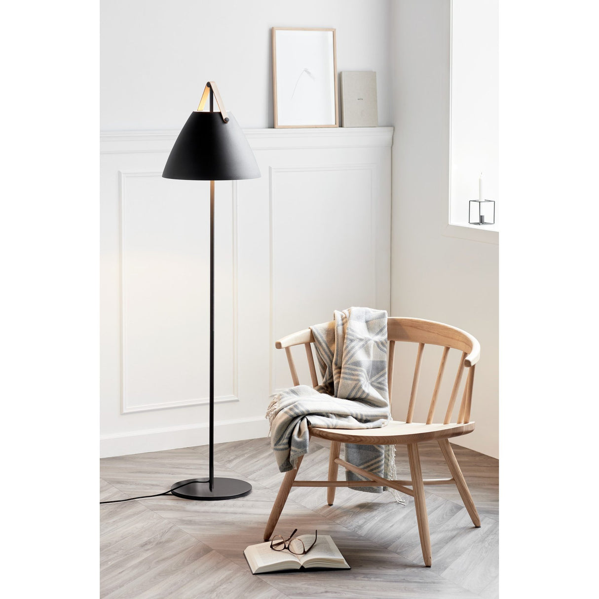 Strap Golvlampa Svart