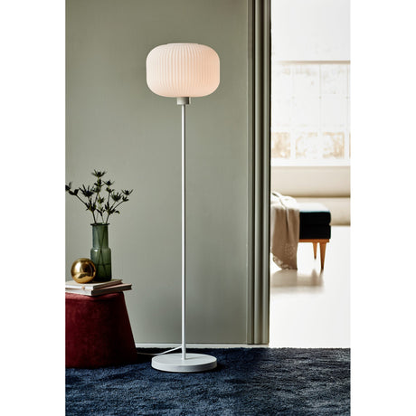 Milford Vit Golvlampa