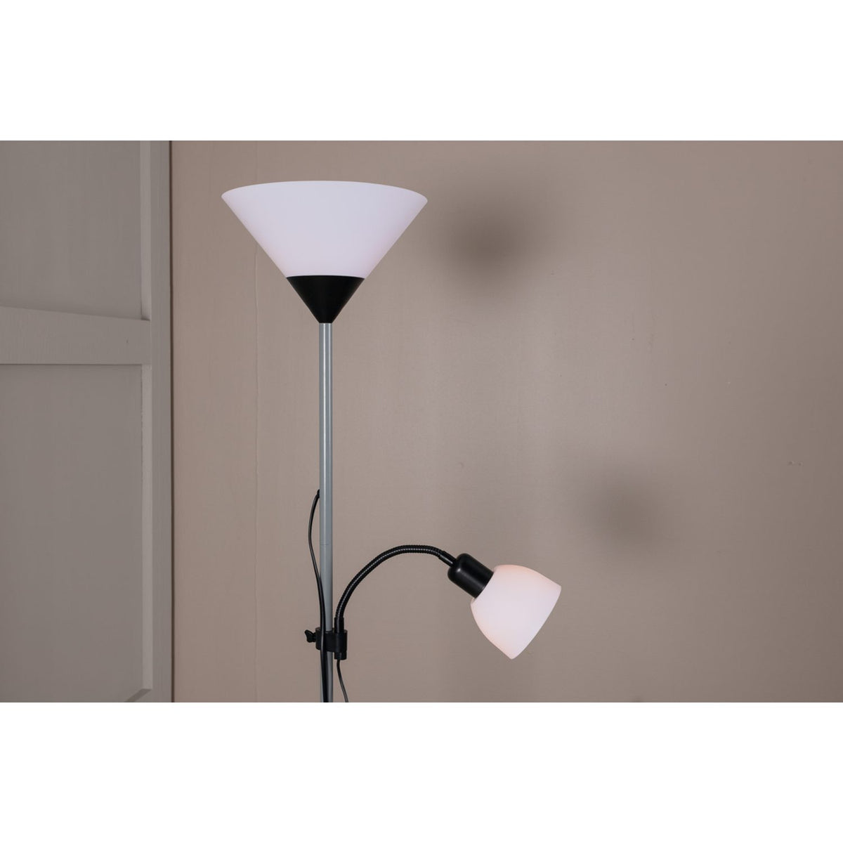Bagasi Golvlampa Svart