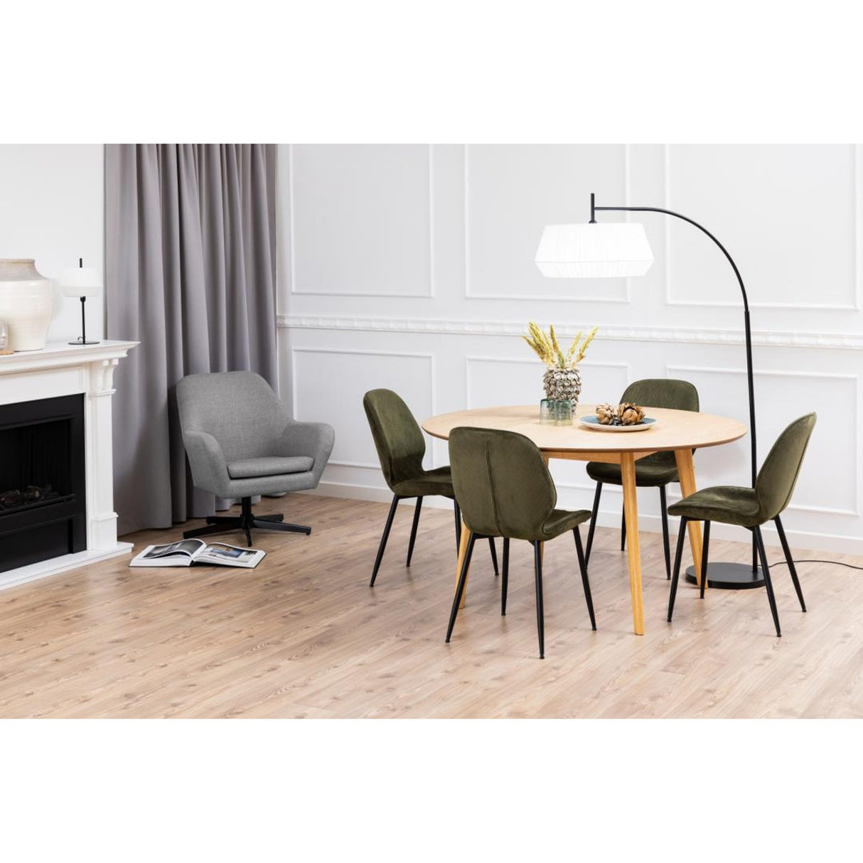 Roxby Matbord 76x140x140 cm Ek